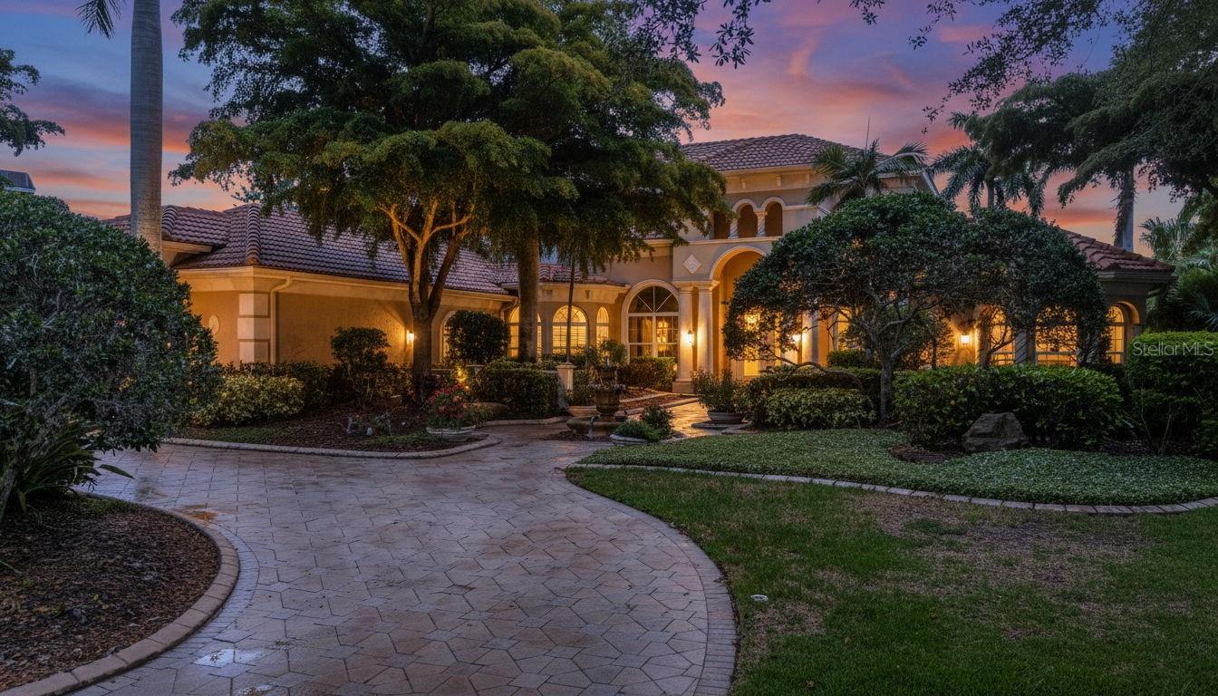 Single Family Residence in BRADENTON, FL - Daniel Dourado