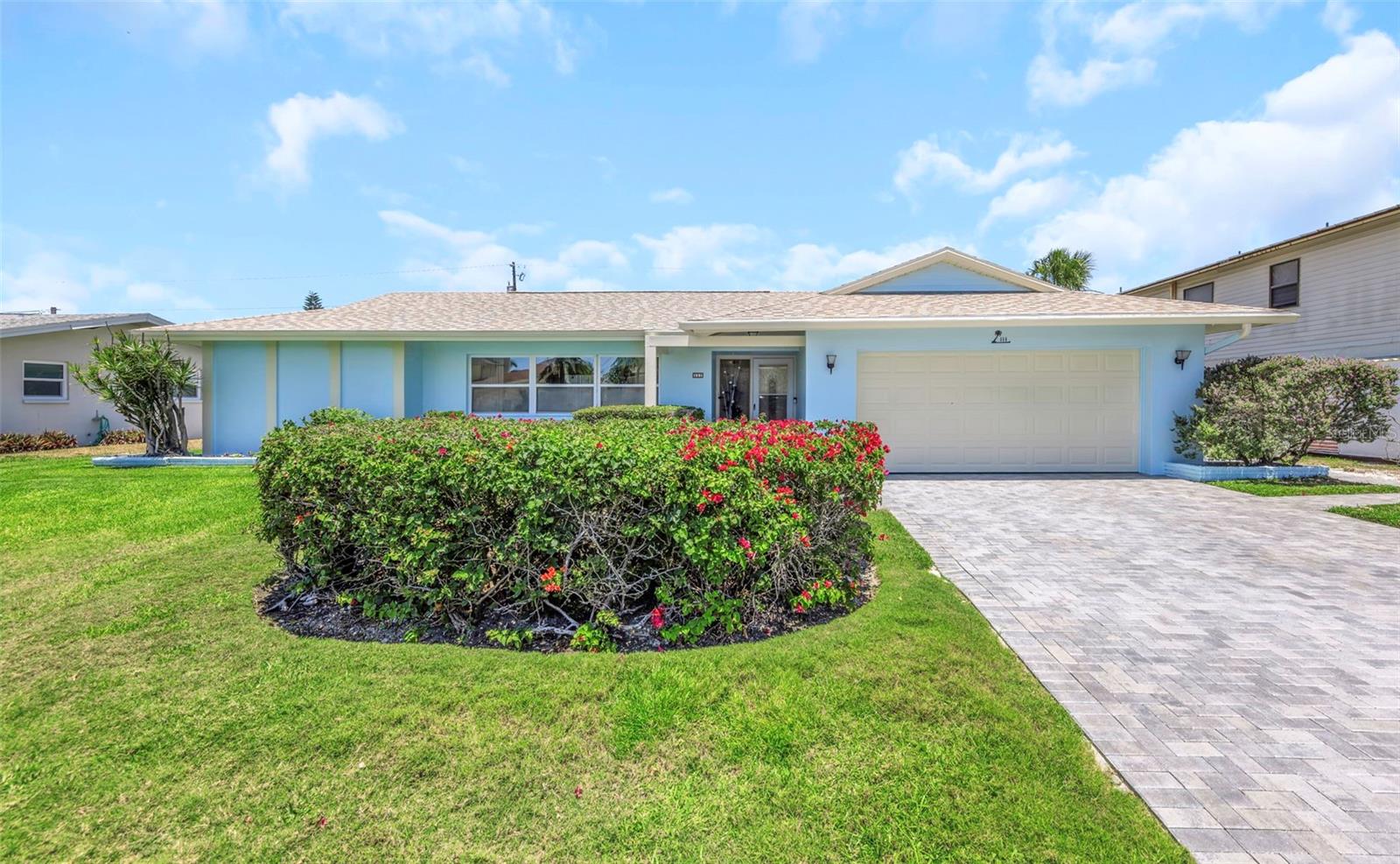 Single Family Residence in BELLEAIR BEACH, FL - Daniel Dourado