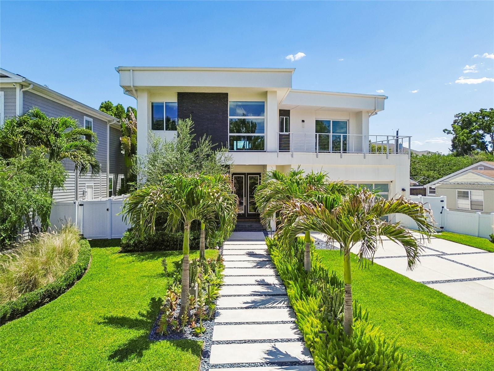 Single Family Residence in TAMPA, FL - Daniel Dourado