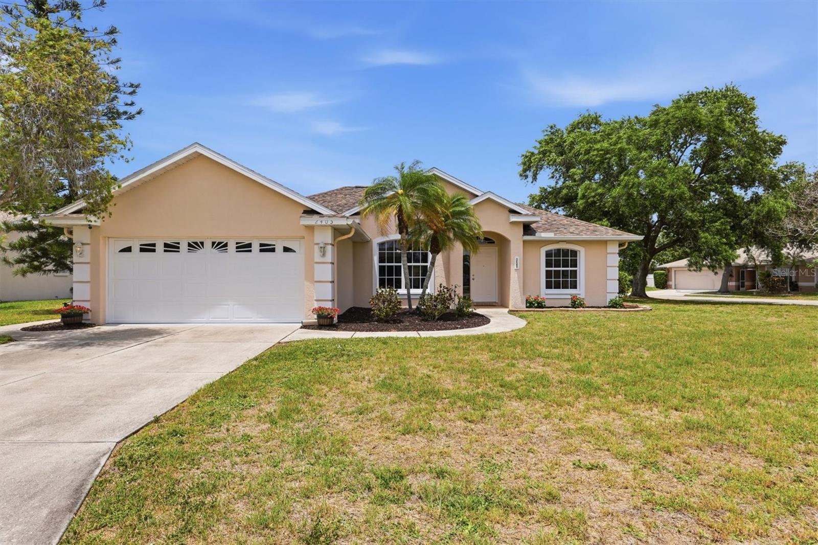 Single Family Residence in BRADENTON, FL - Daniel Dourado