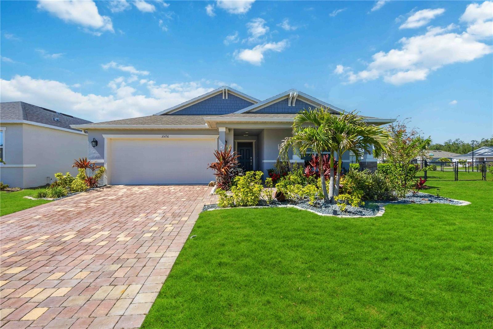 Single Family Residence in SARASOTA, FL - Daniel Dourado