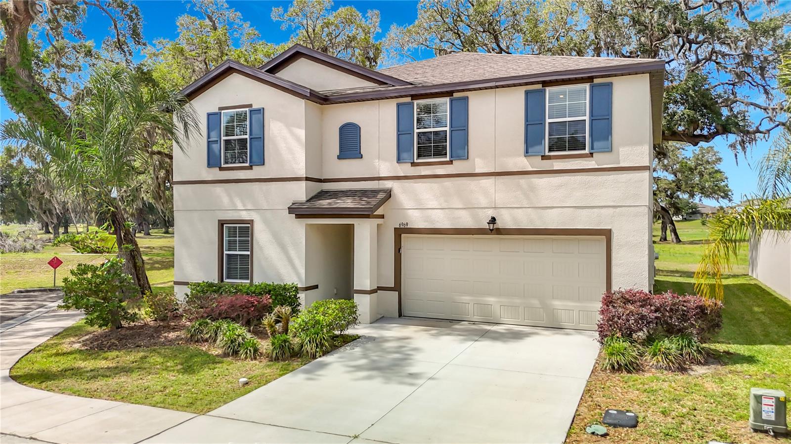 Single Family Residence in ZEPHYRHILLS, FL - Daniel Dourado