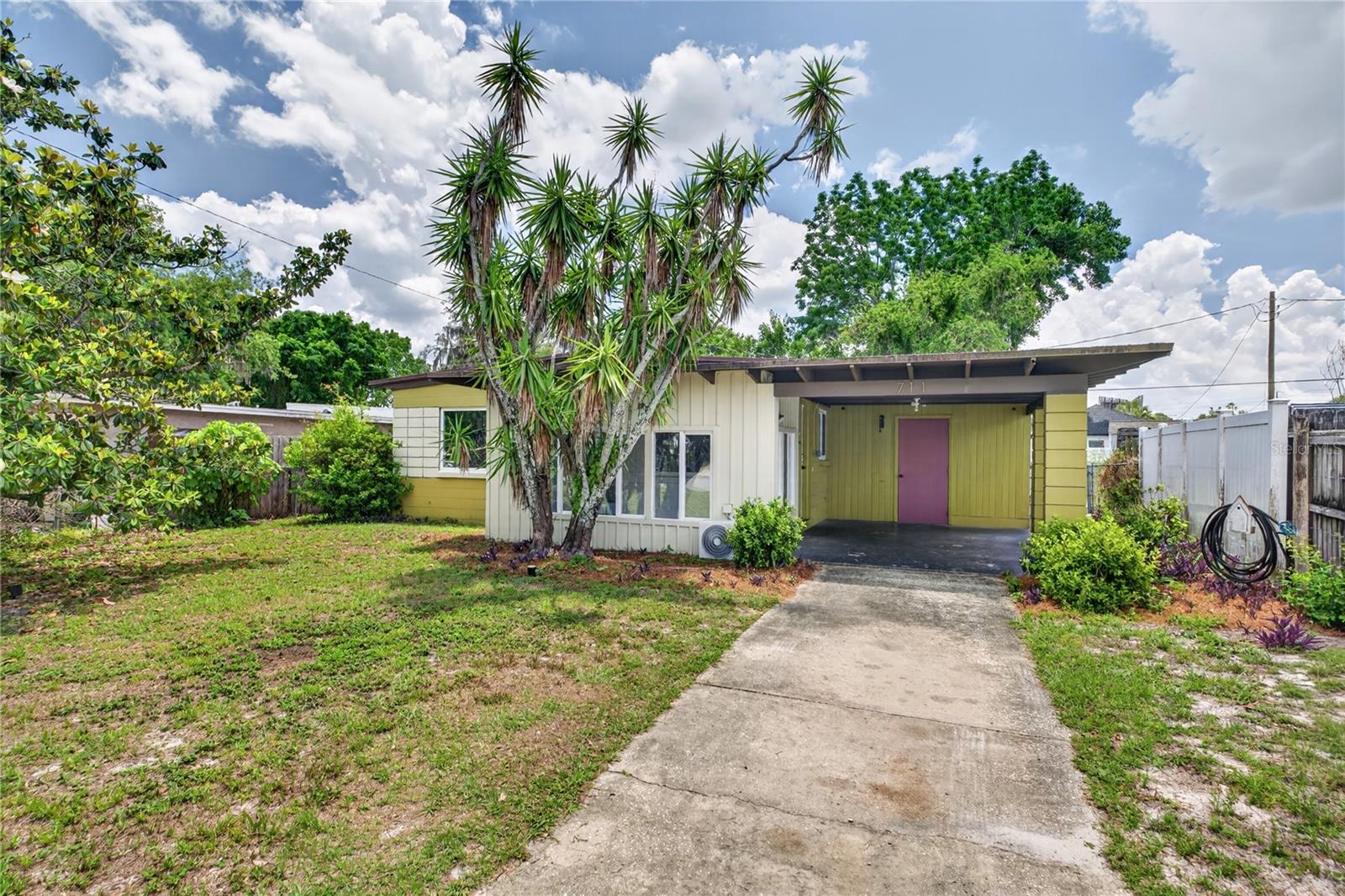 Single Family Residence in ORLANDO, FL - Daniel Dourado