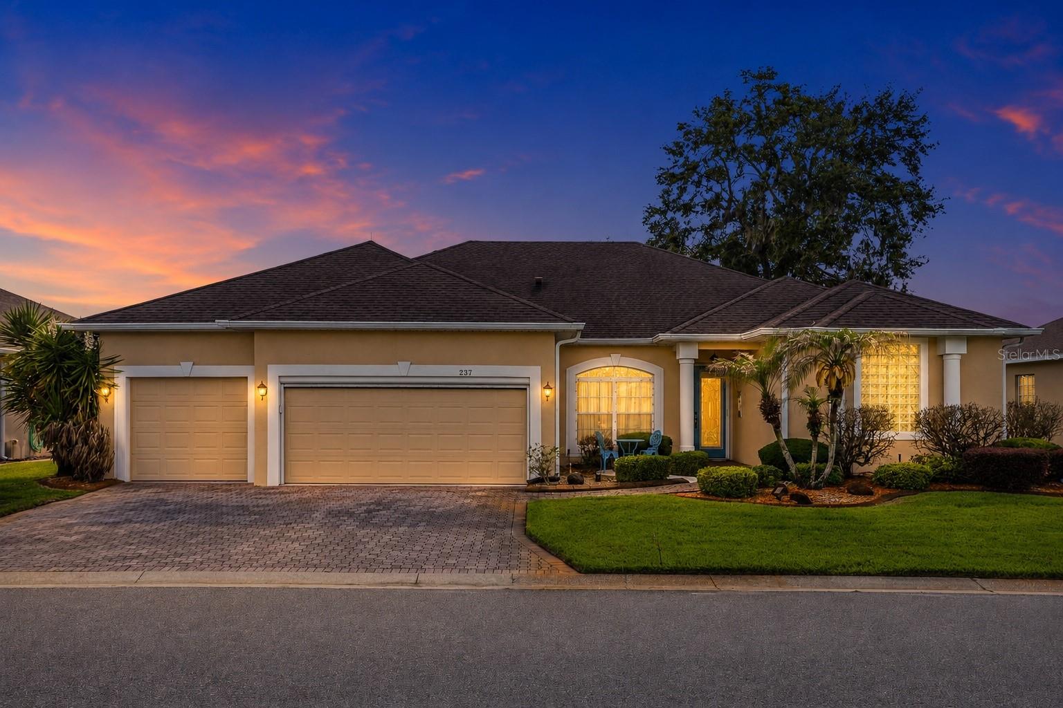 Single Family Residence in DAVENPORT, FL - Daniel Dourado