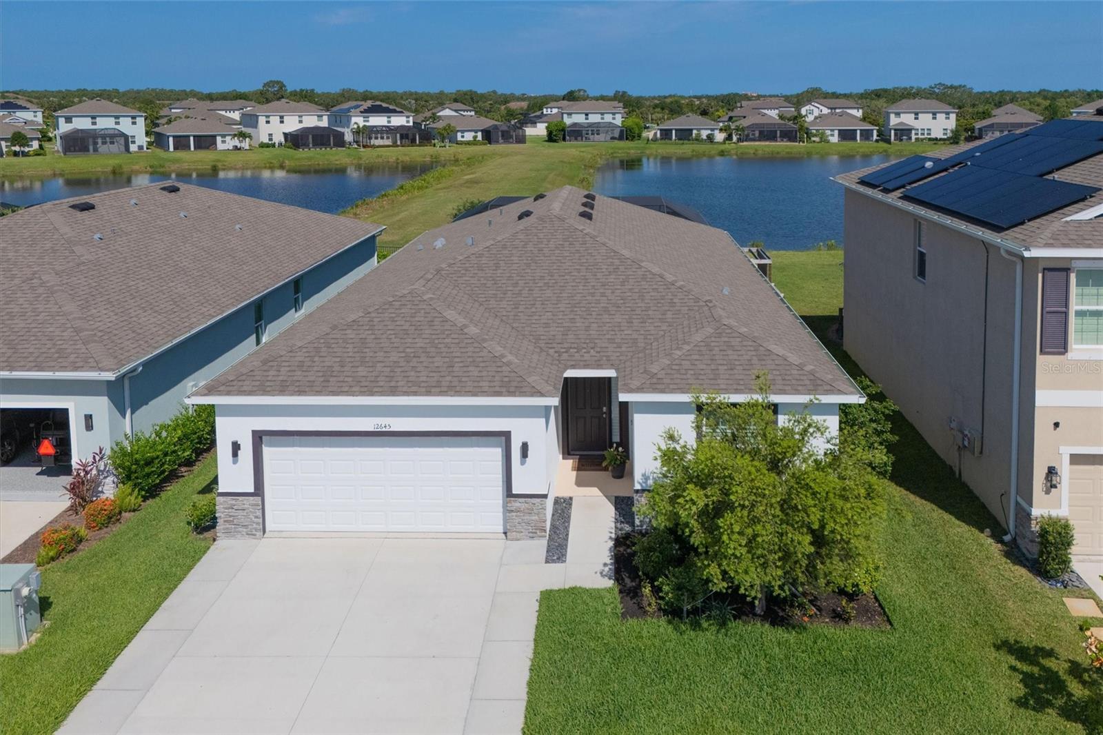 Single Family Residence in SARASOTA, FL - Daniel Dourado