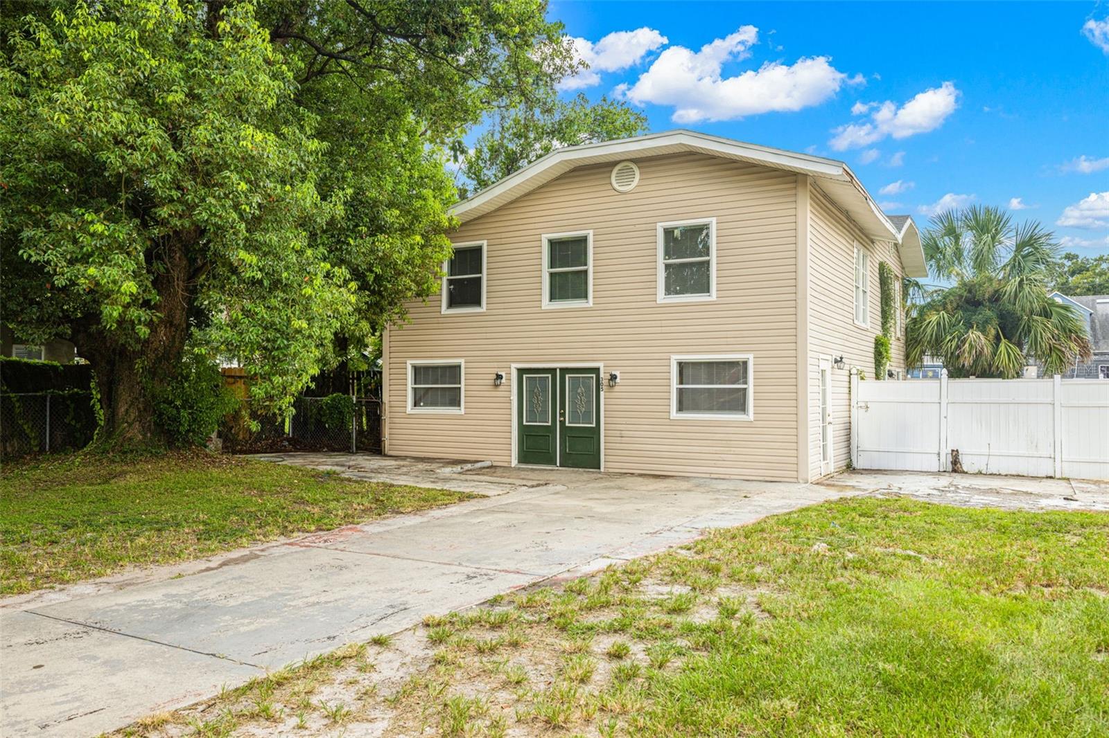Single Family Residence in TAMPA, FL - Daniel Dourado