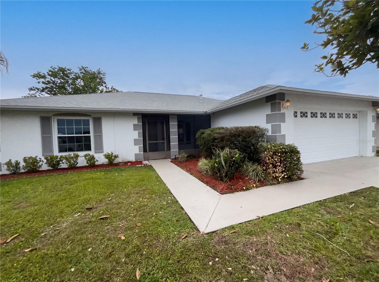 Single Family Residence in ORLANDO, FL - Daniel Dourado