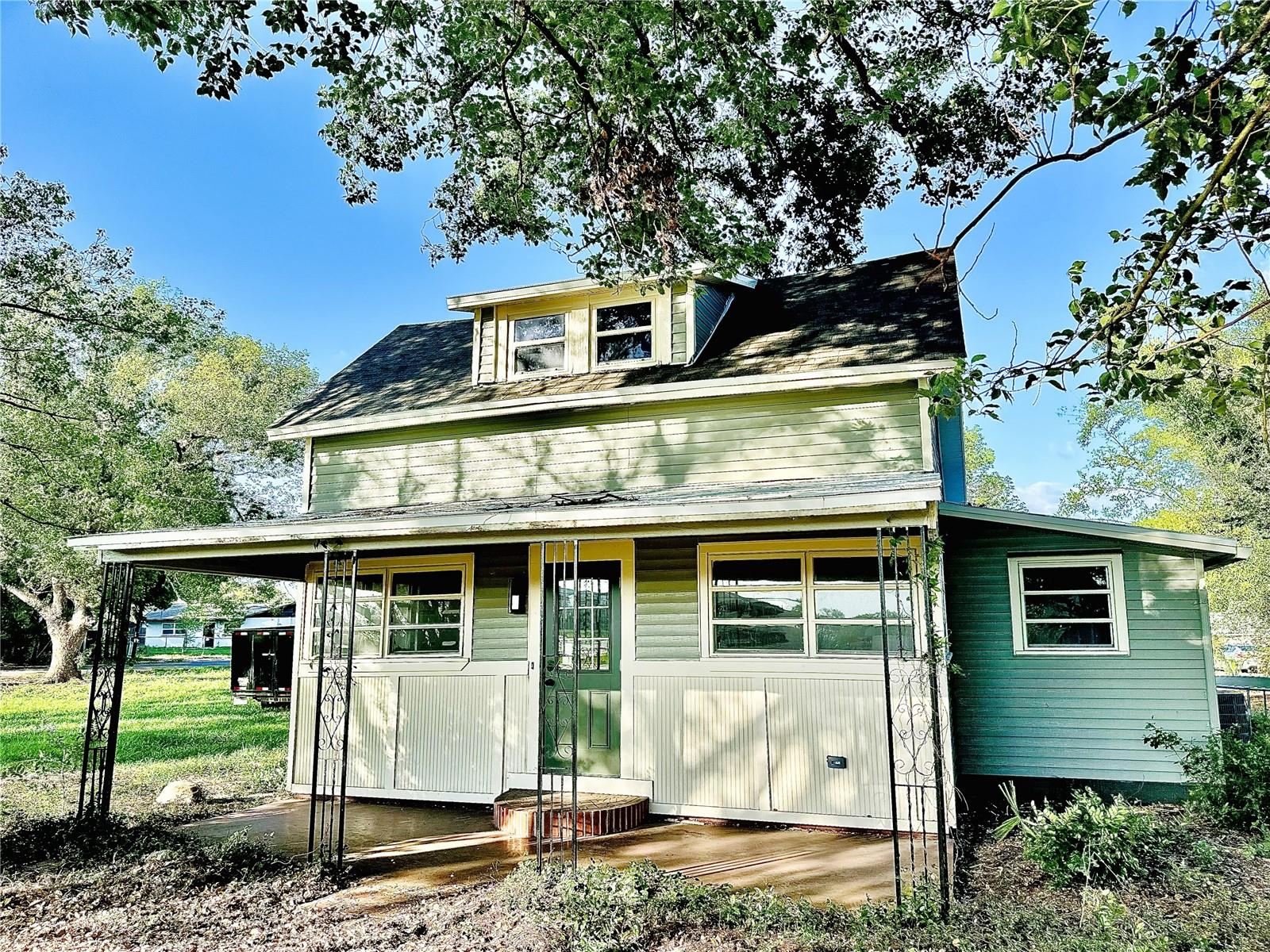 Single Family Residence in ZEPHYRHILLS, FL - Daniel Dourado