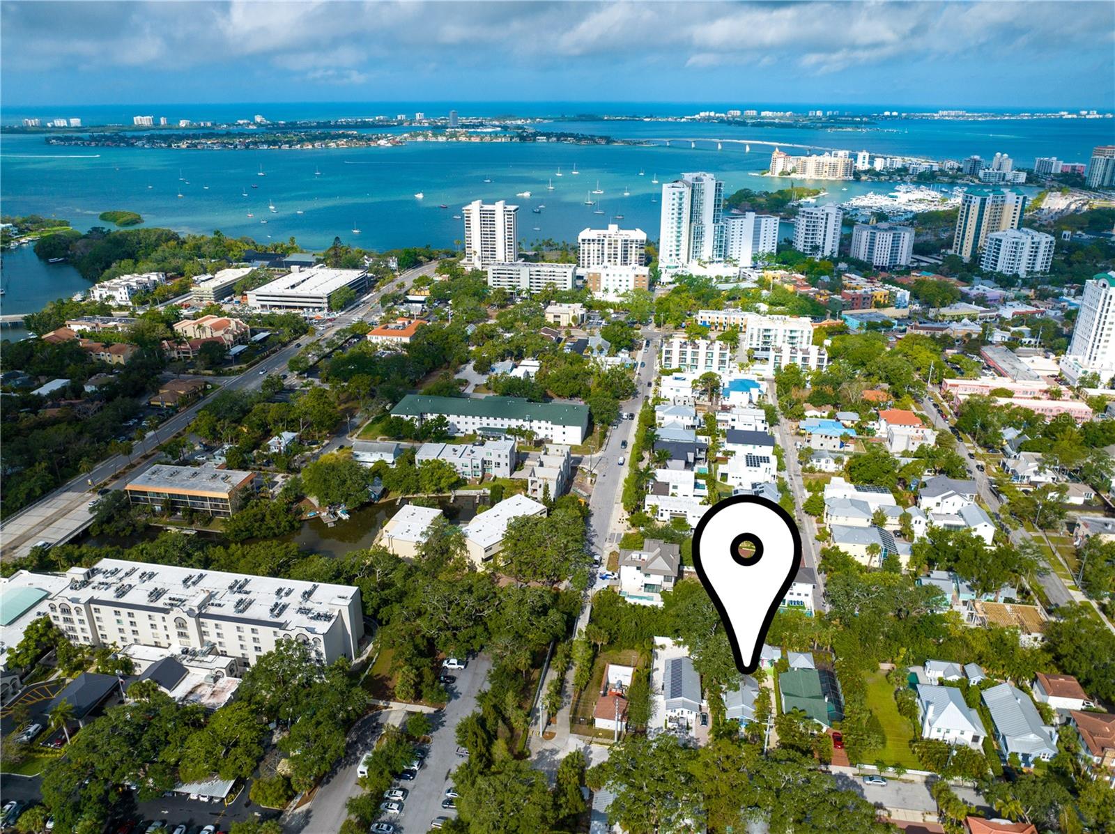 Single Family Residence in SARASOTA, FL - Daniel Dourado