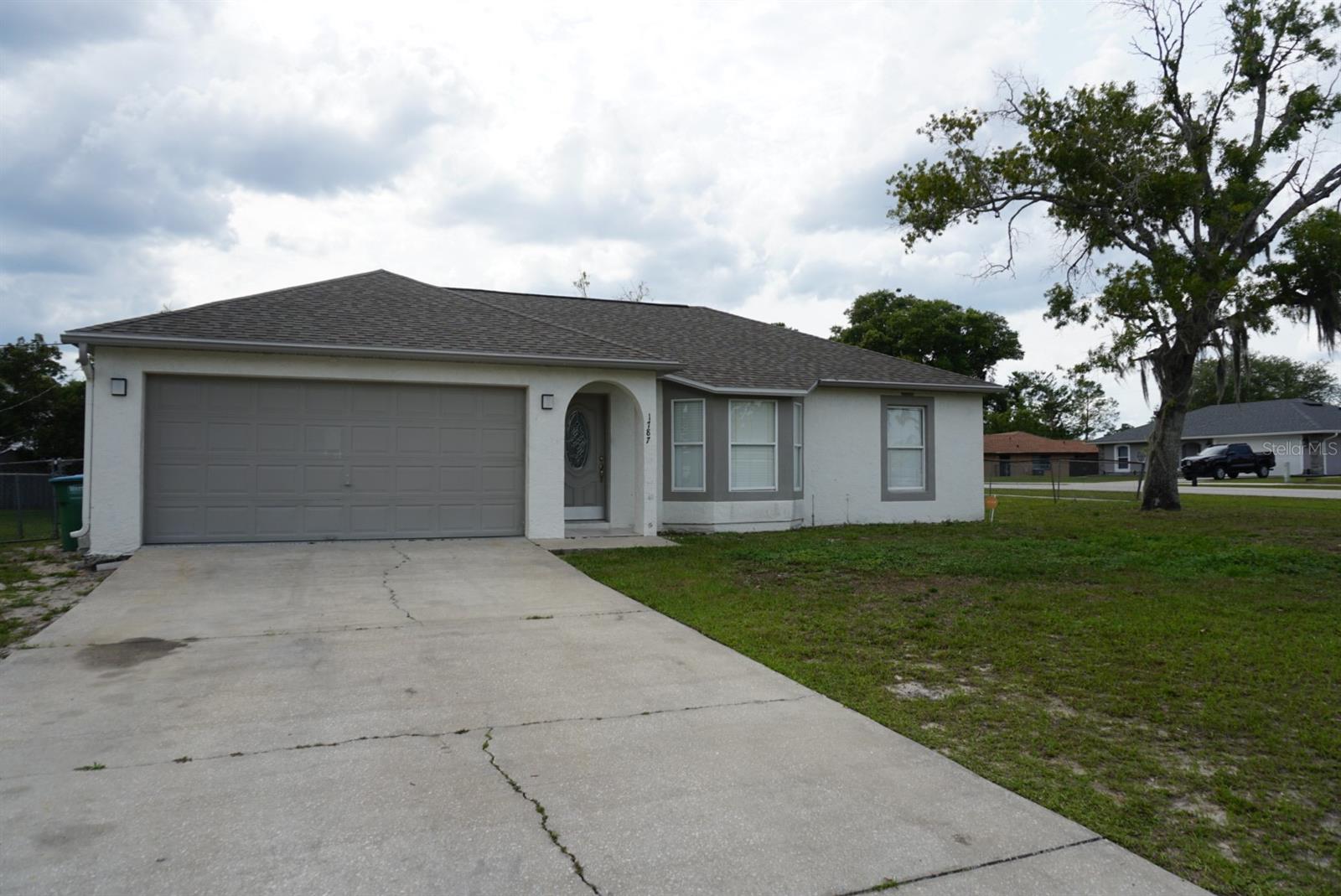 Single Family Residence in DELTONA, FL - Daniel Dourado
