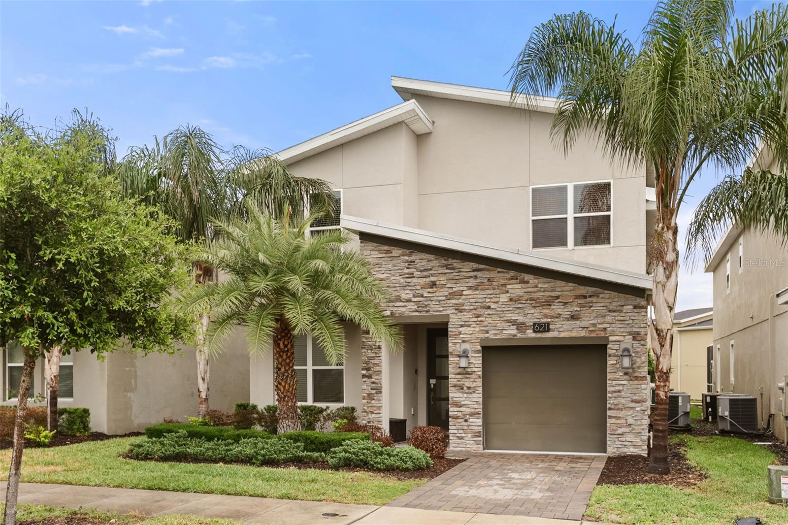 Single Family Residence in DAVENPORT, FL - Daniel Dourado