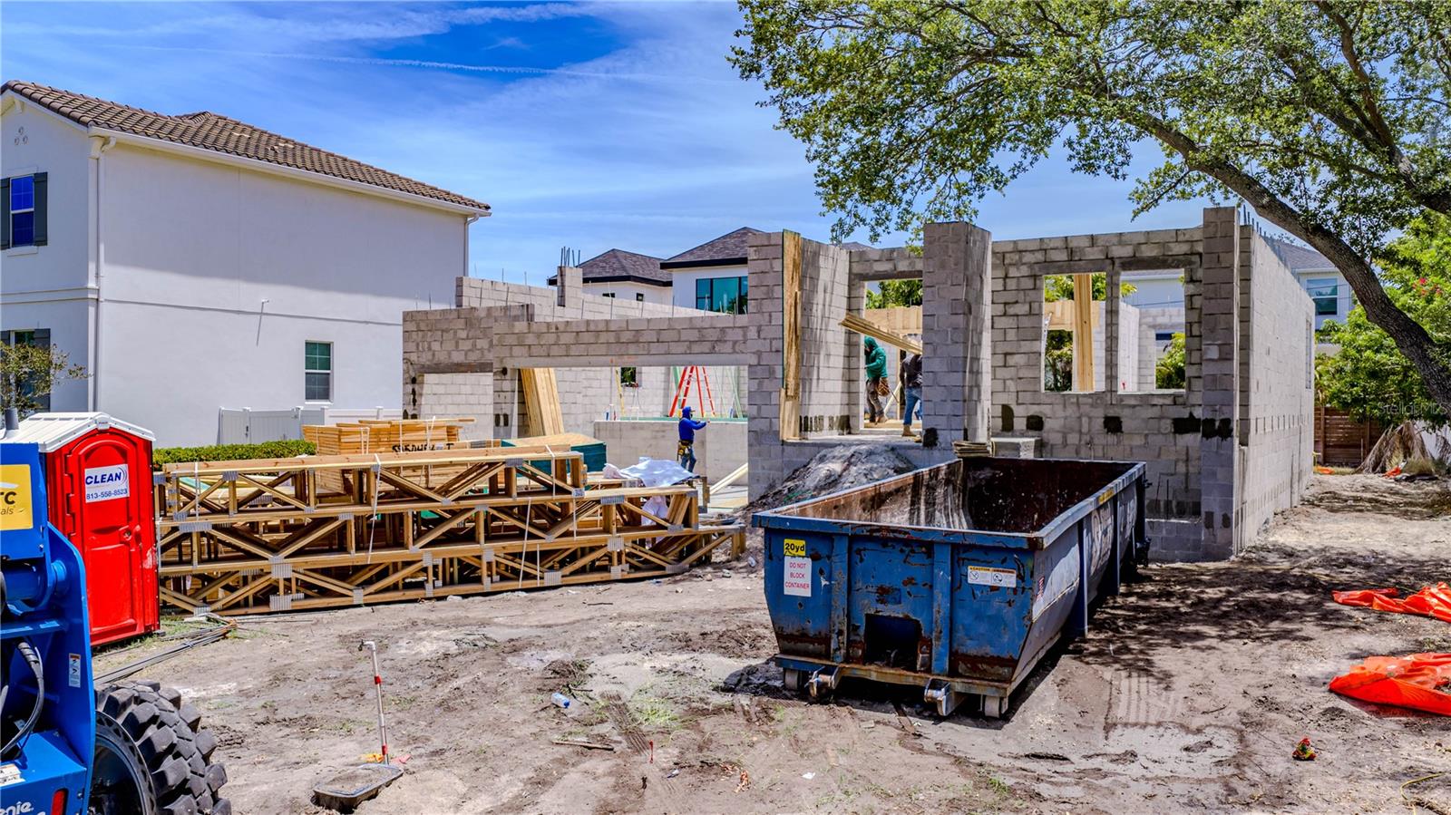 Single Family Residence in TAMPA, FL - Daniel Dourado