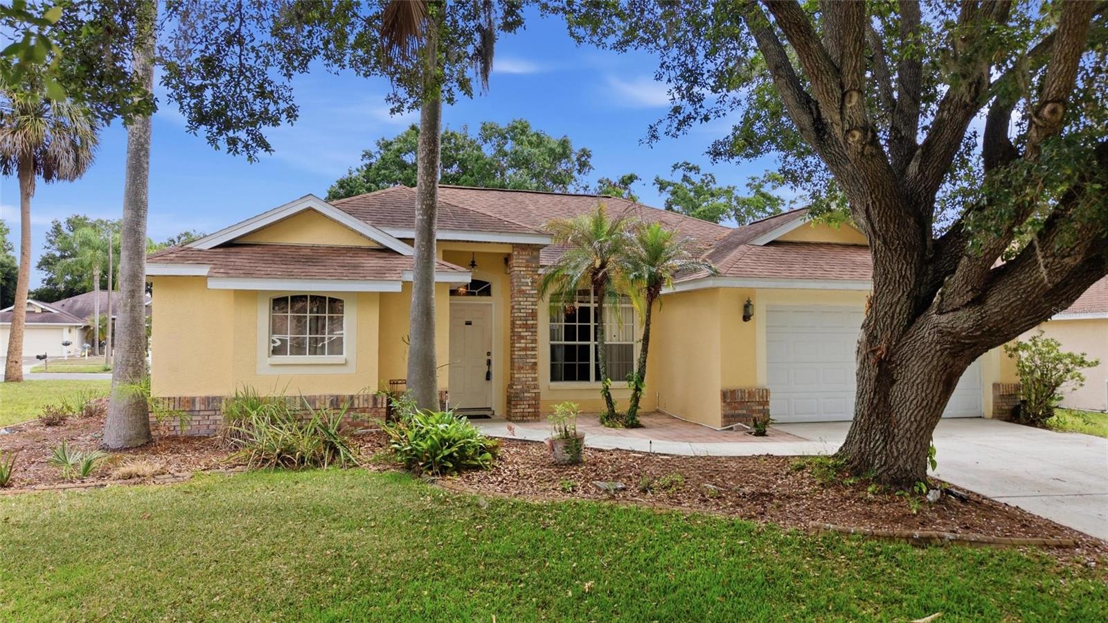 Single Family Residence in PLANT CITY, FL - Daniel Dourado