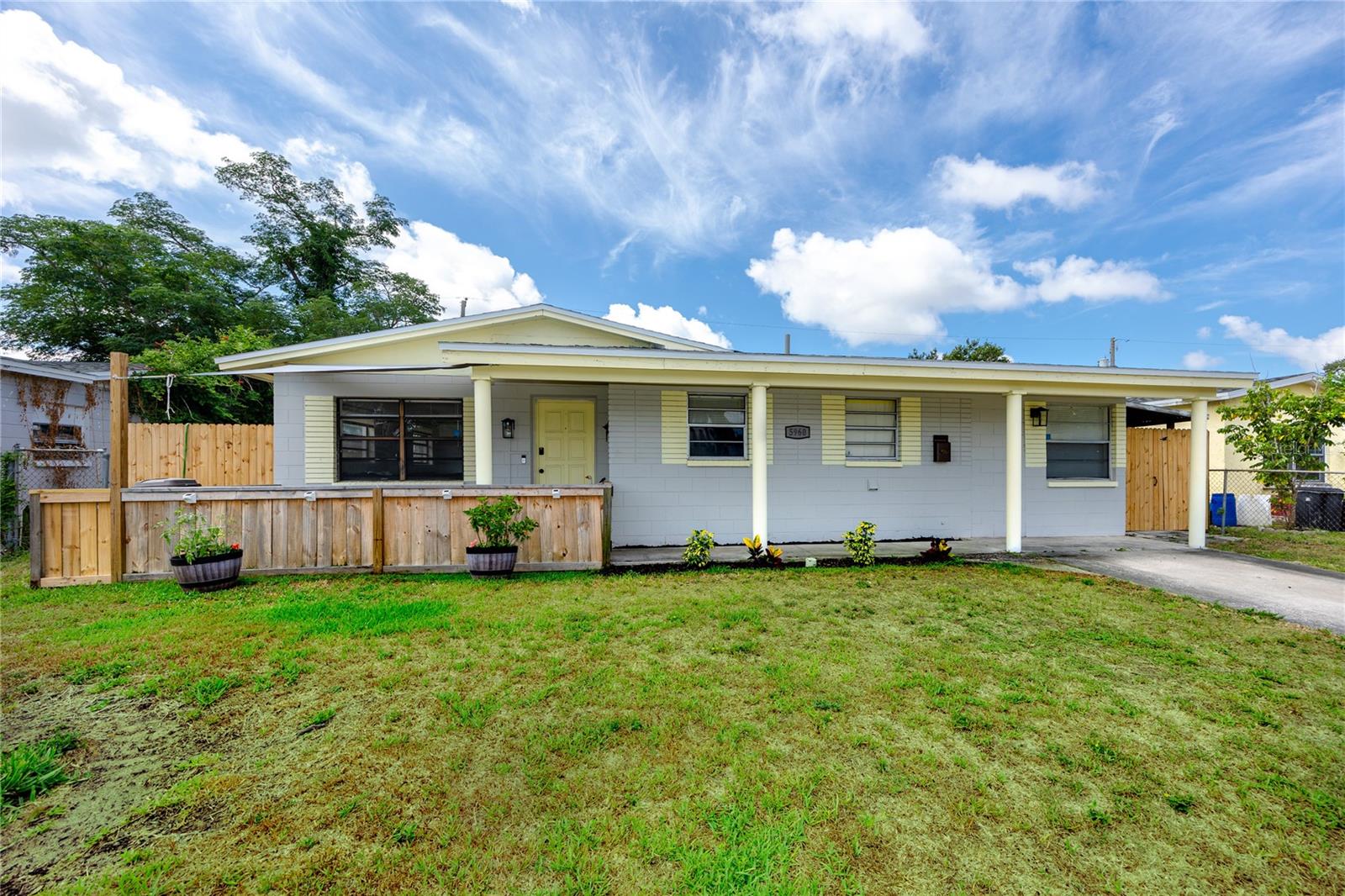 Single Family Residence in PINELLAS PARK, FL - Daniel Dourado