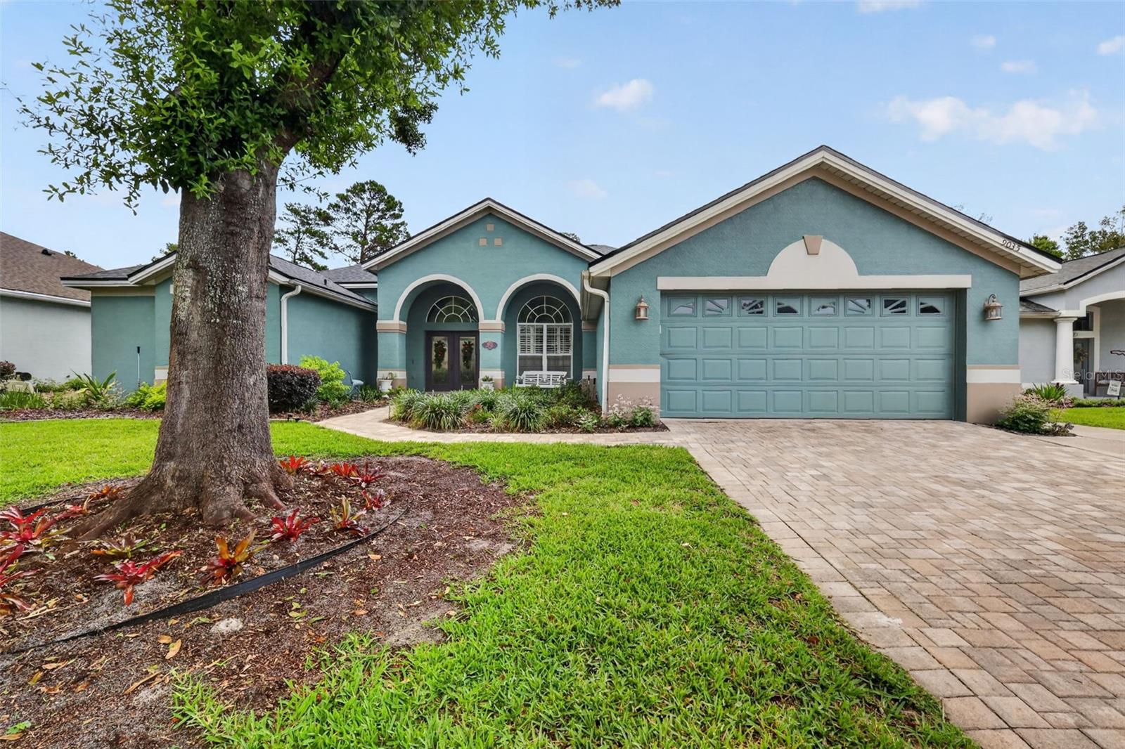 Single Family Residence in MOUNT DORA, FL - Daniel Dourado