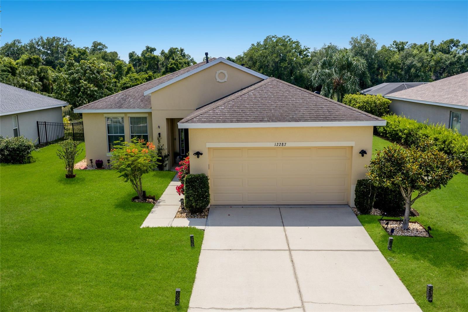 Single Family Residence in BRADENTON, FL - Daniel Dourado