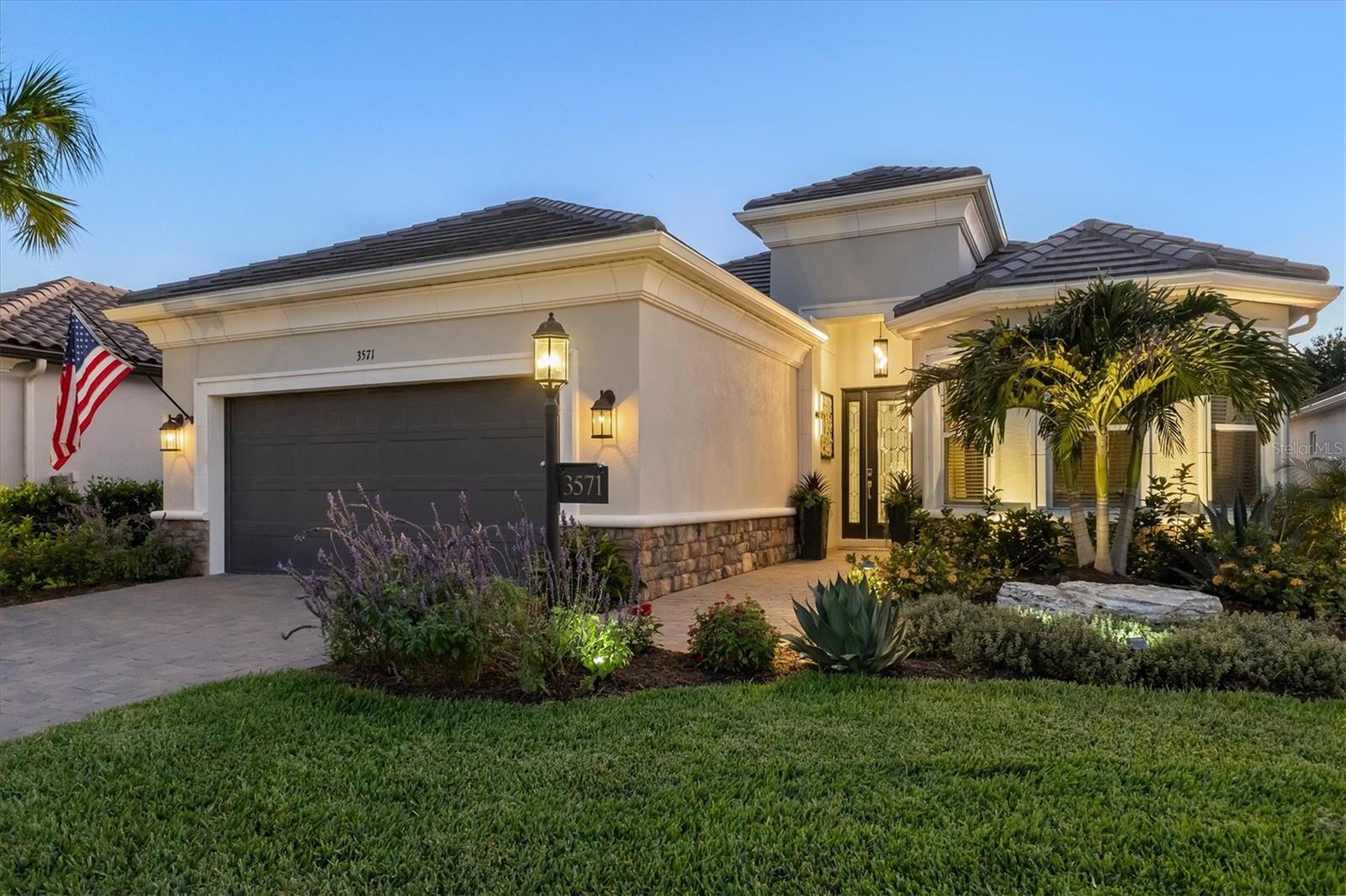 Single Family Residence in BRADENTON, FL - Daniel Dourado