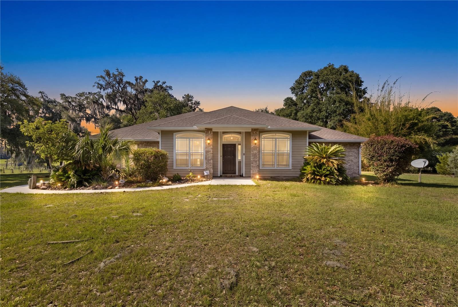 Single Family Residence in ARCHER, FL - Daniel Dourado