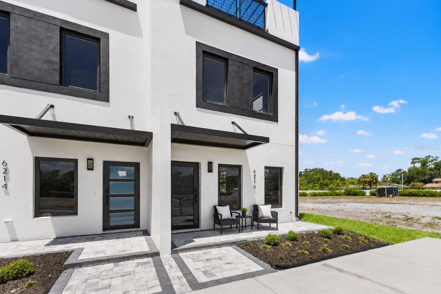 Townhouse in PINELLAS PARK, FL - Daniel Dourado