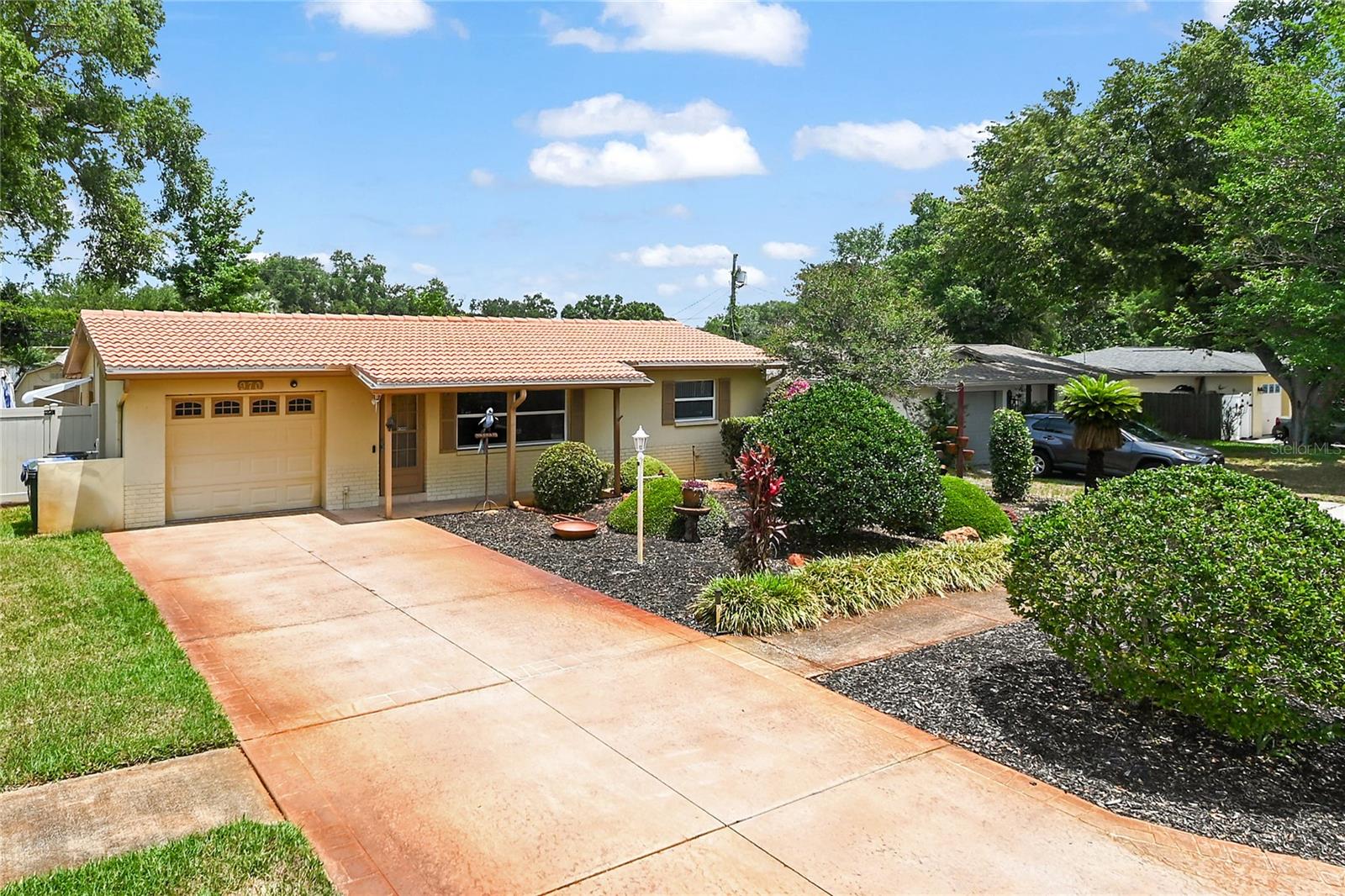 Single Family Residence in LARGO, FL - Daniel Dourado