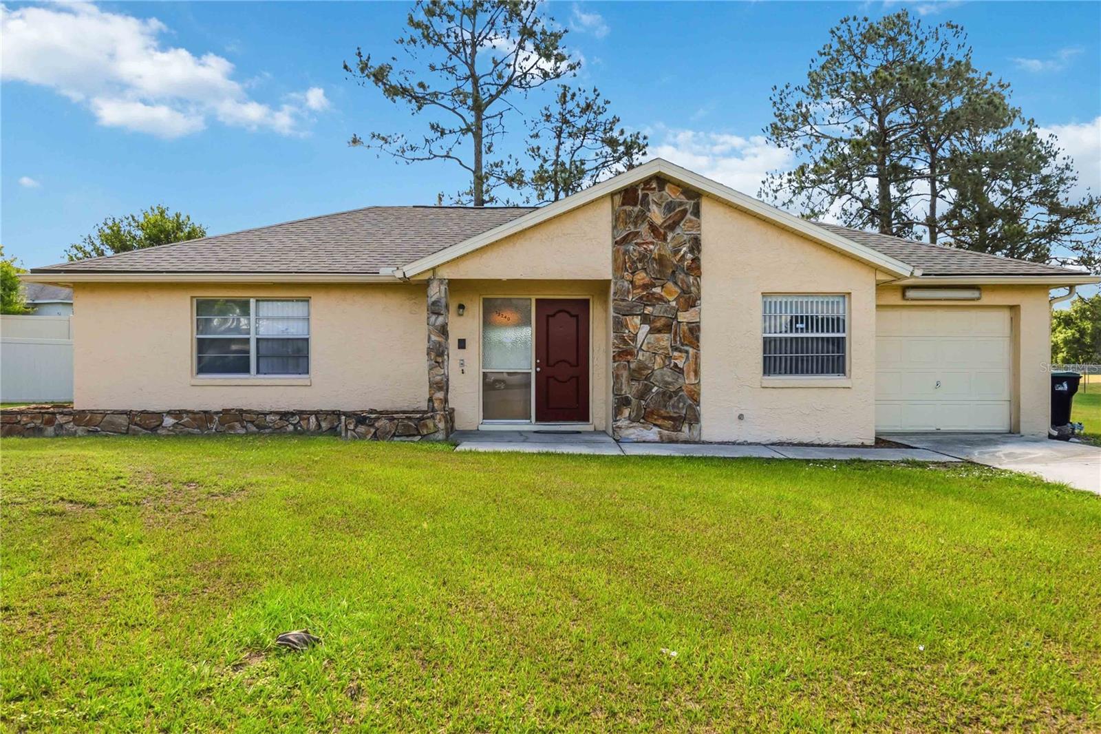 Single Family Residence in ORLANDO, FL - Daniel Dourado