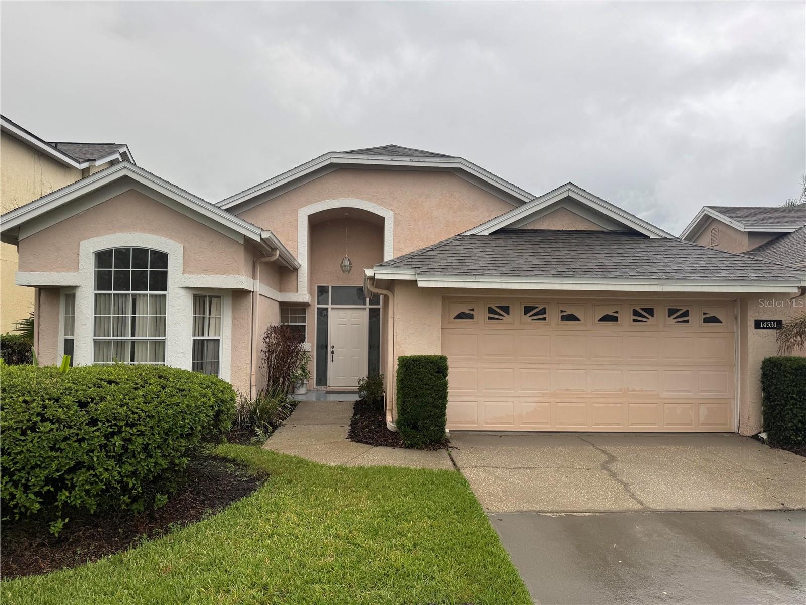 Single Family Residence in ORLANDO, FL - Daniel Dourado