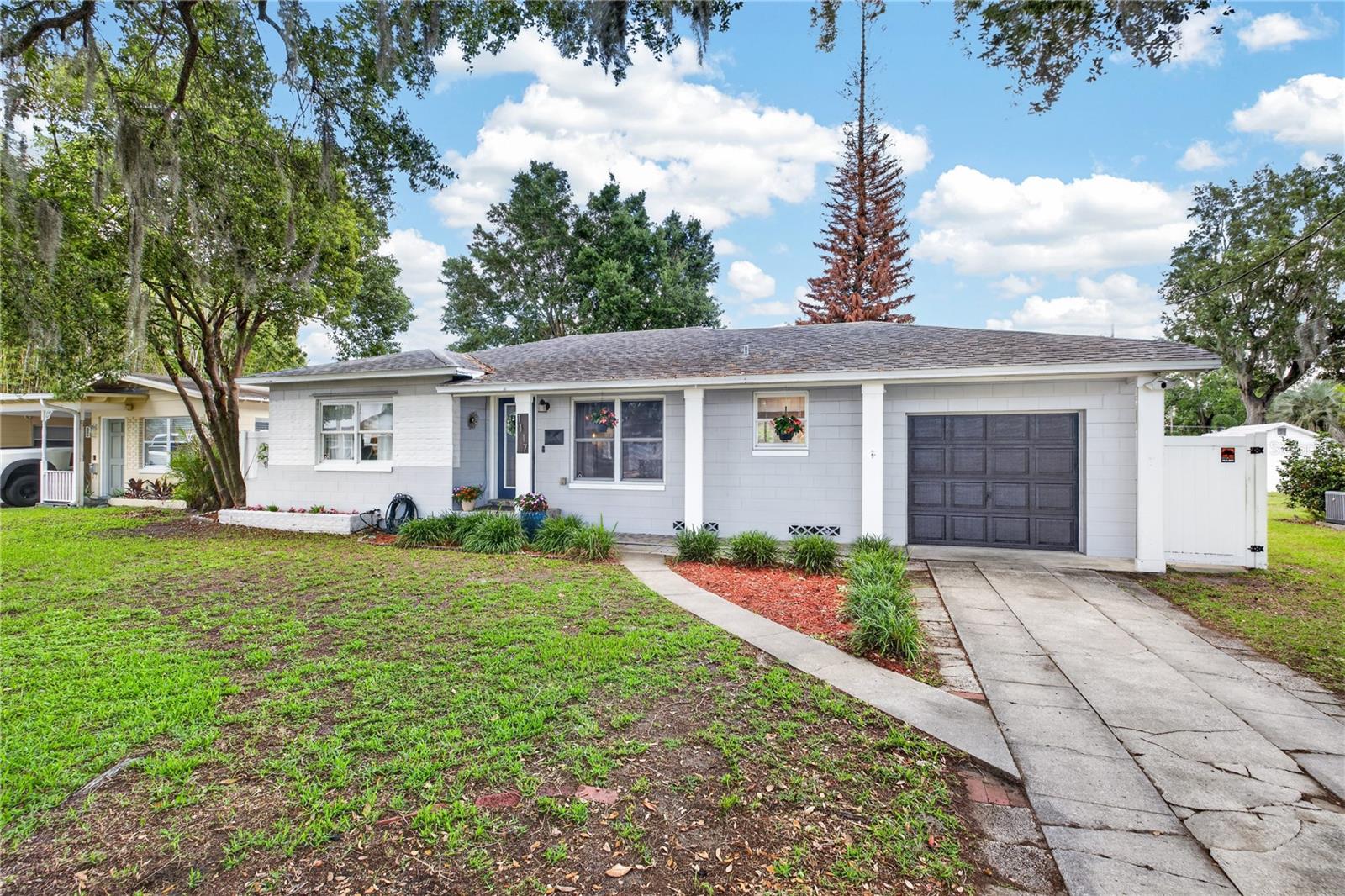 Single Family Residence in ORLANDO, FL - Daniel Dourado
