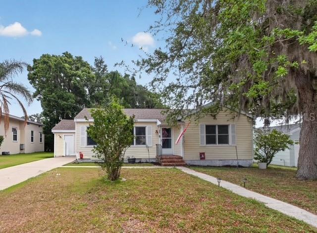 Single Family Residence in LEESBURG, FL - Daniel Dourado