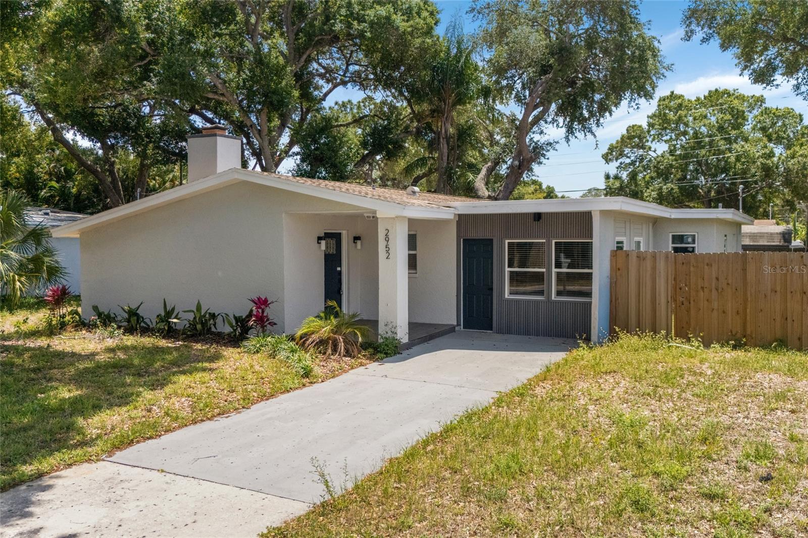 Single Family Residence in LARGO, FL - Daniel Dourado