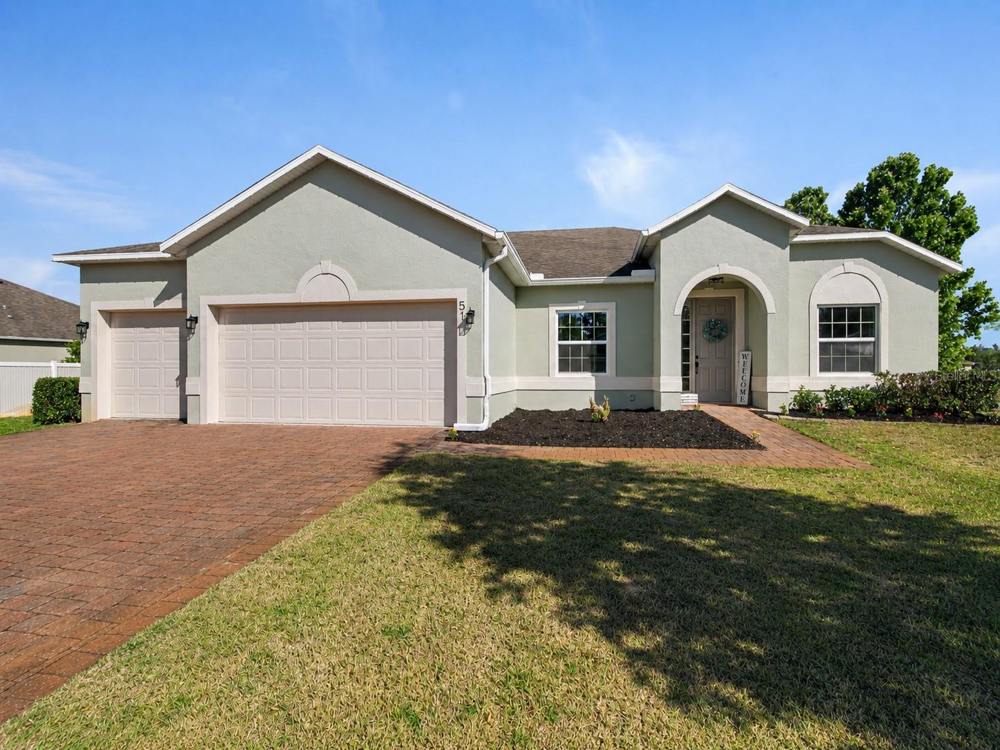 Single Family Residence in DELAND, FL - Daniel Dourado