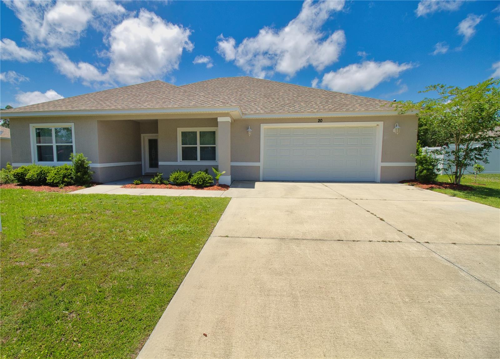 Single Family Residence in PALM COAST, FL - Daniel Dourado