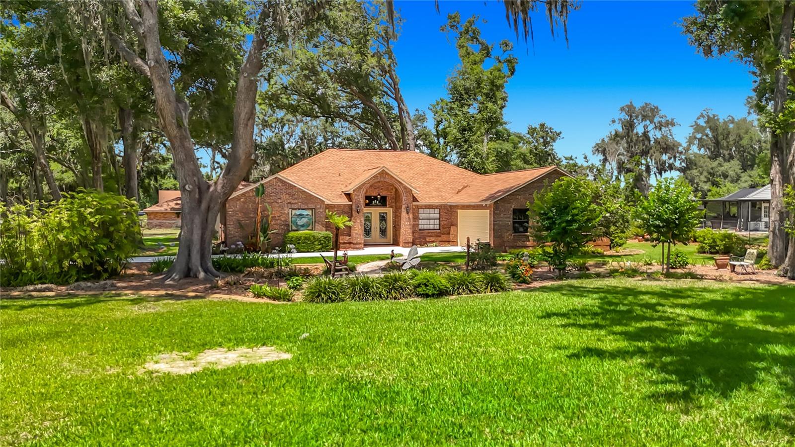 Single Family Residence in PLANT CITY, FL - Daniel Dourado