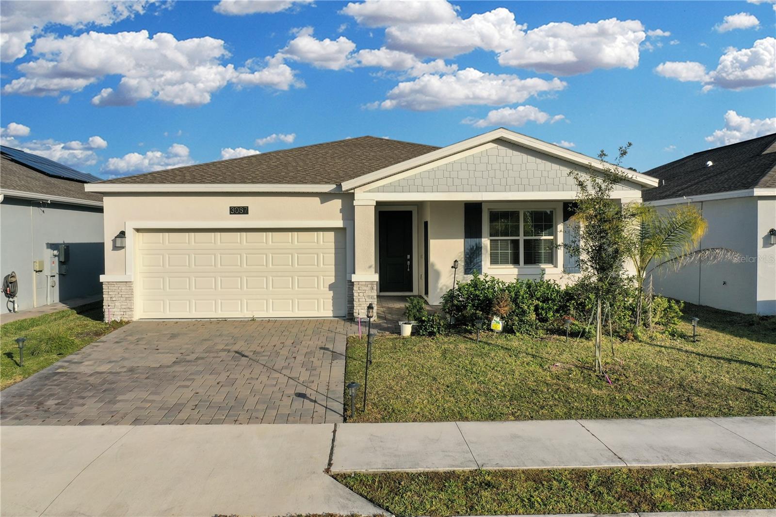 Single Family Residence in DAVENPORT, FL - Daniel Dourado