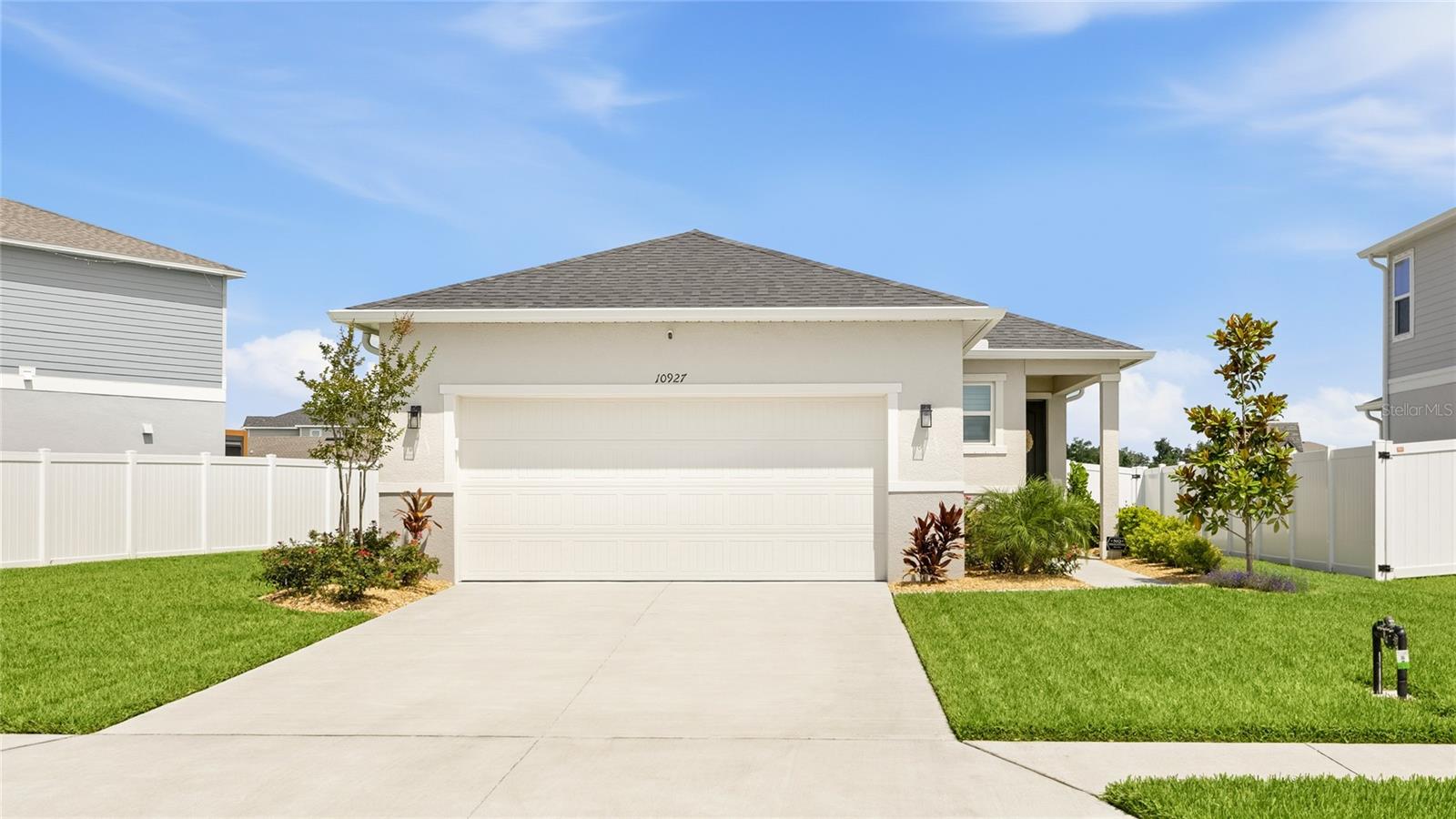 Single Family Residence in PARRISH, FL - Daniel Dourado