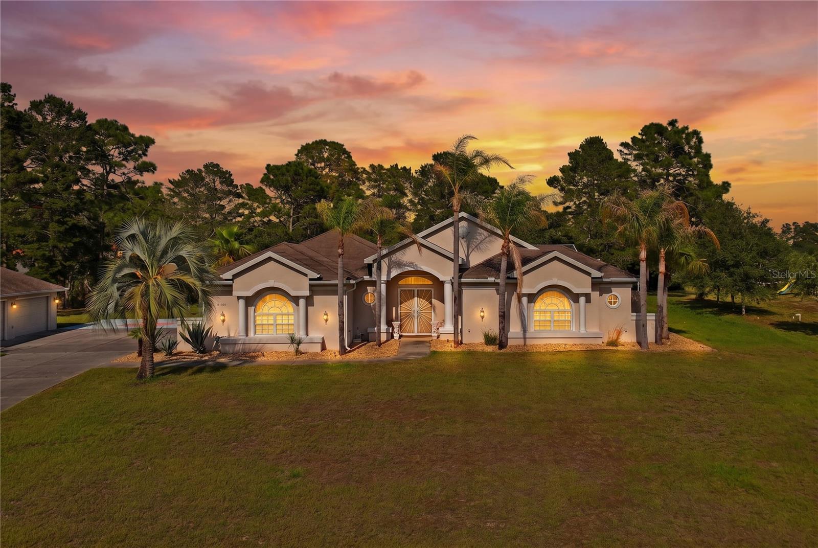 Single Family Residence in WEEKI WACHEE, FL - Daniel Dourado