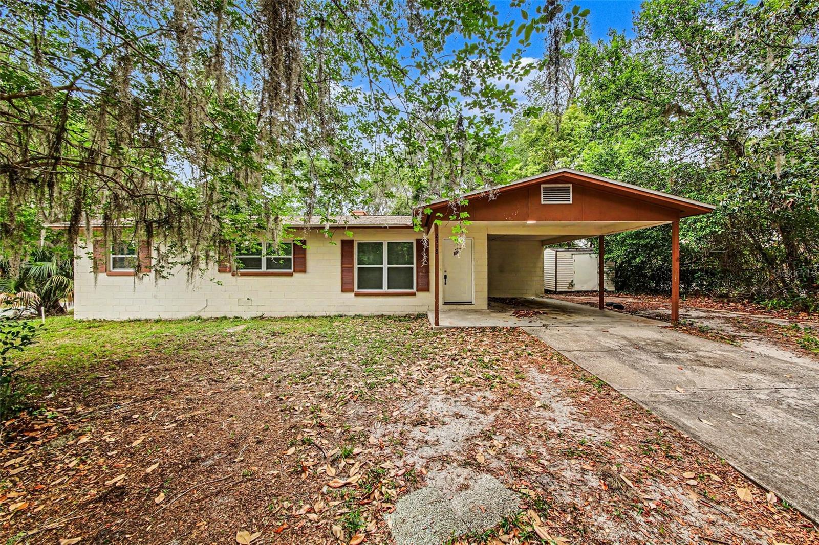 Single Family Residence in LEESBURG, FL - Daniel Dourado
