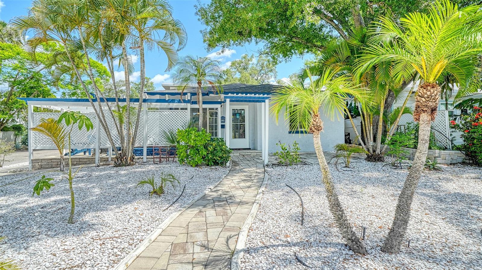 Single Family Residence in SARASOTA, FL - Daniel Dourado