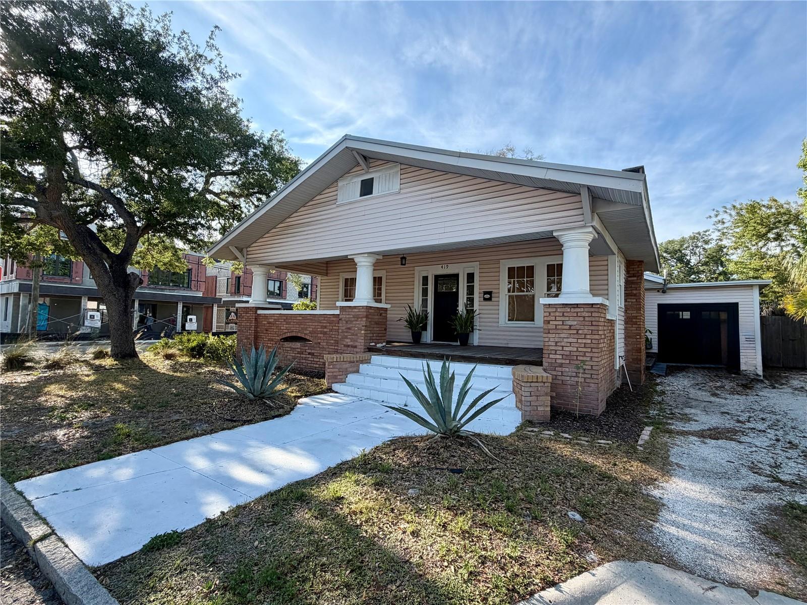 Single Family Residence in TAMPA, FL - Daniel Dourado
