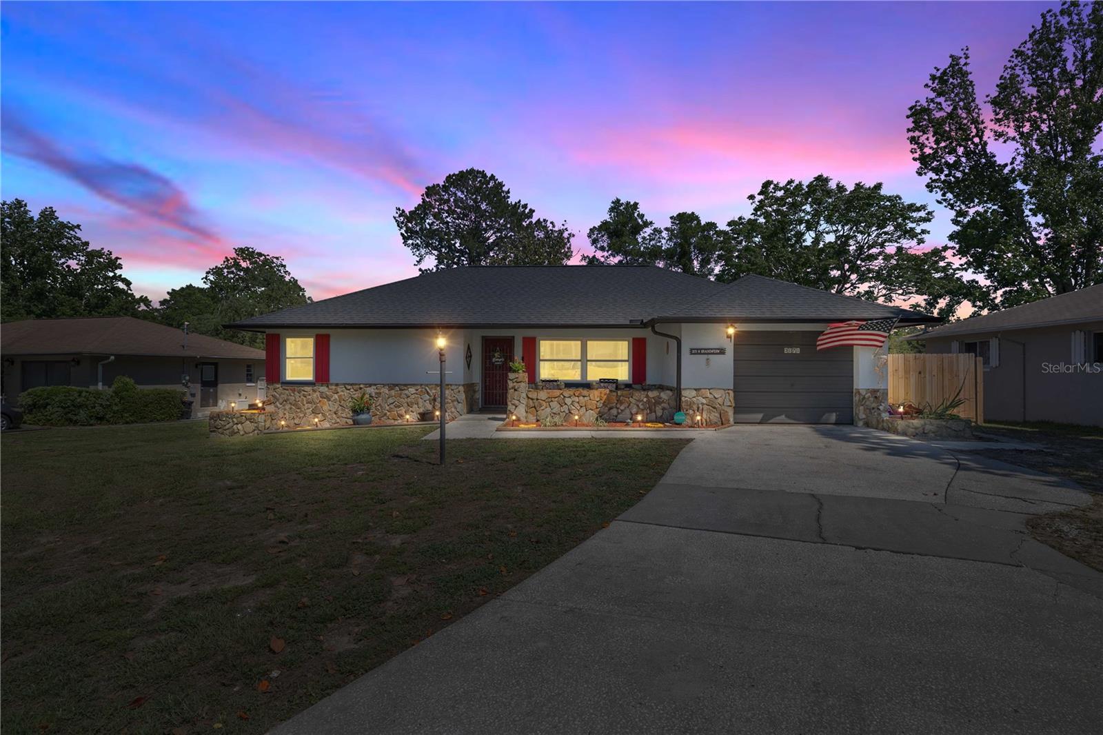 Single Family Residence em BEVERLY HILLS, FL - Daniel Dourado