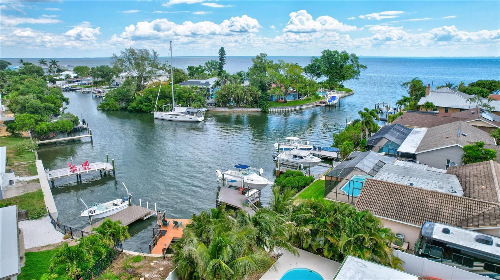 Single Family Residence em ST PETERSBURG, FL - Daniel Dourado