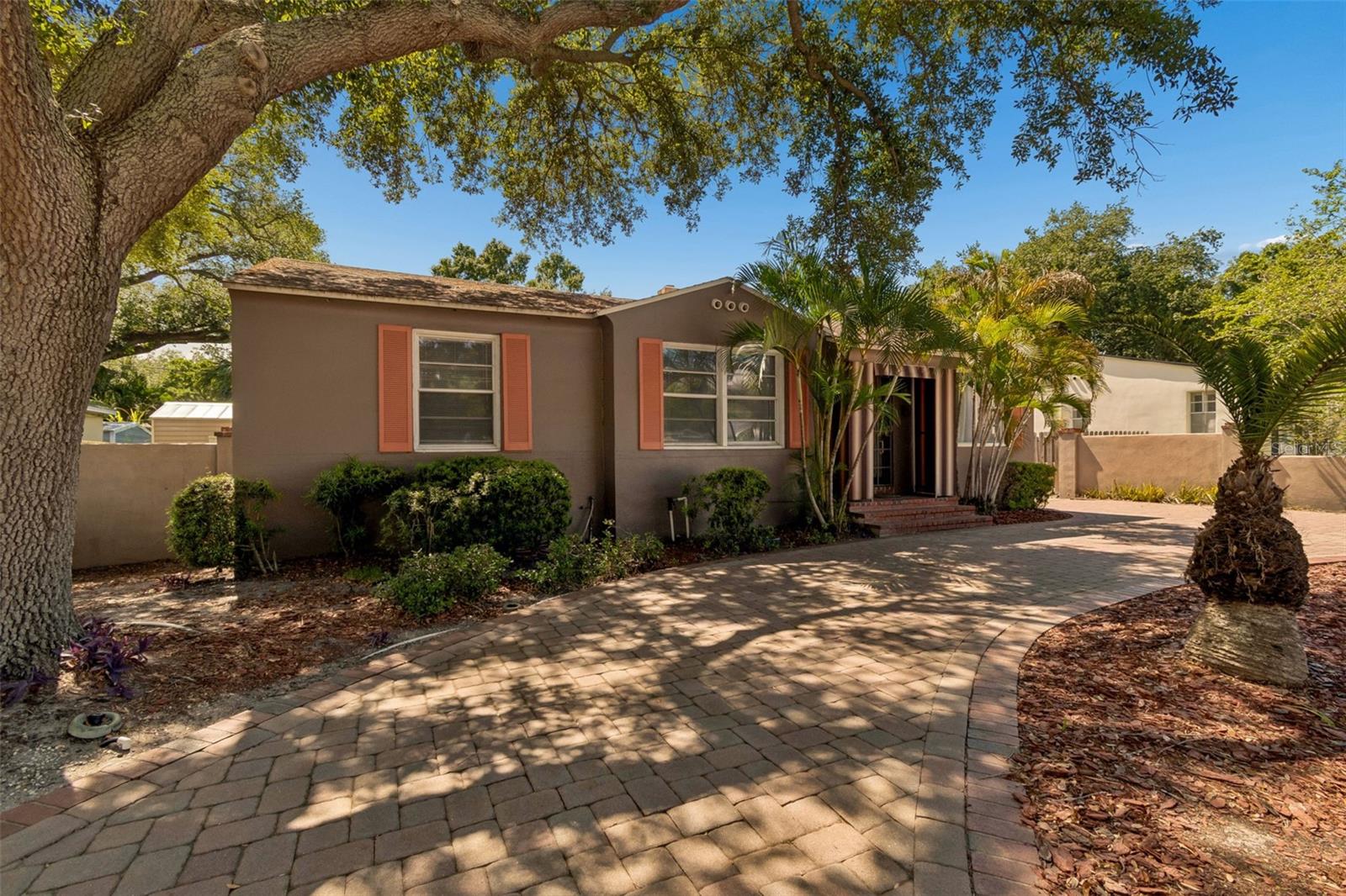 Single Family Residence in TAMPA, FL - Daniel Dourado