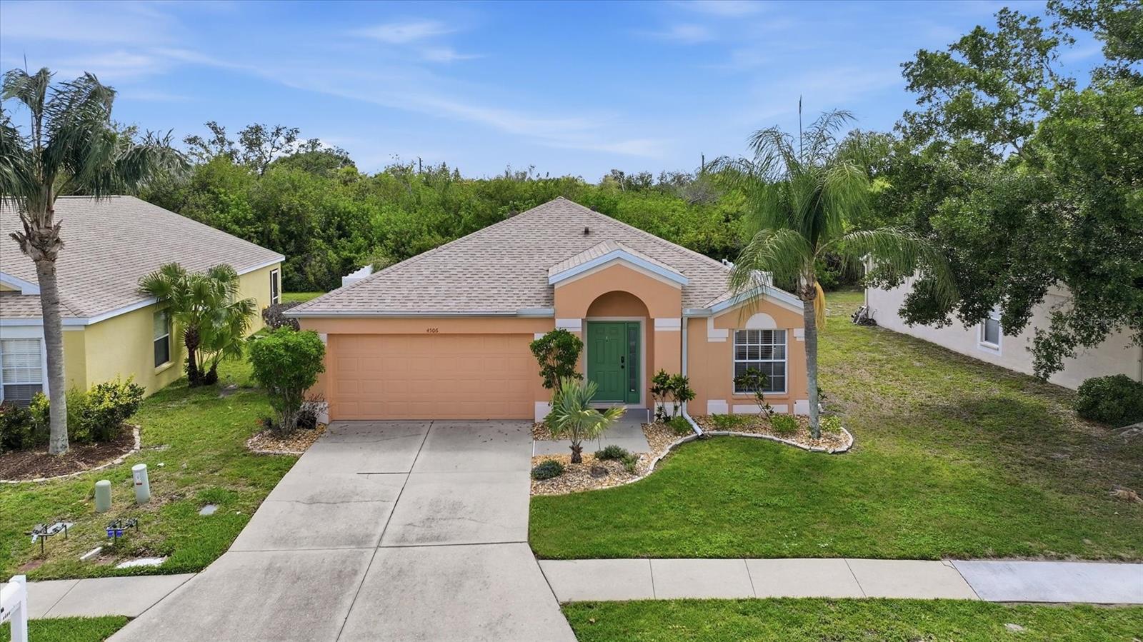 Single Family Residence in BRADENTON, FL - Daniel Dourado