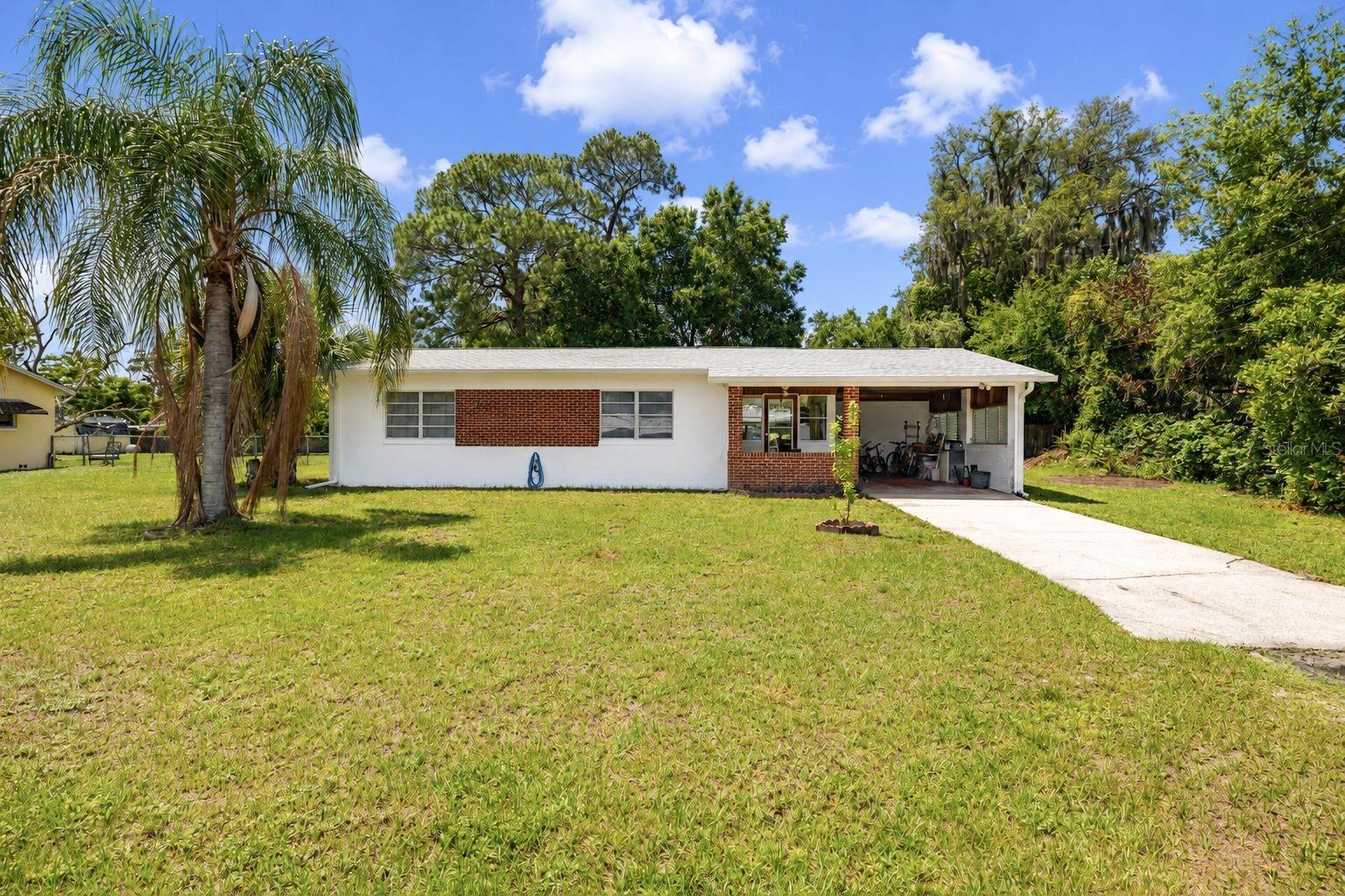 Single Family Residence in DEBARY, FL - Daniel Dourado
