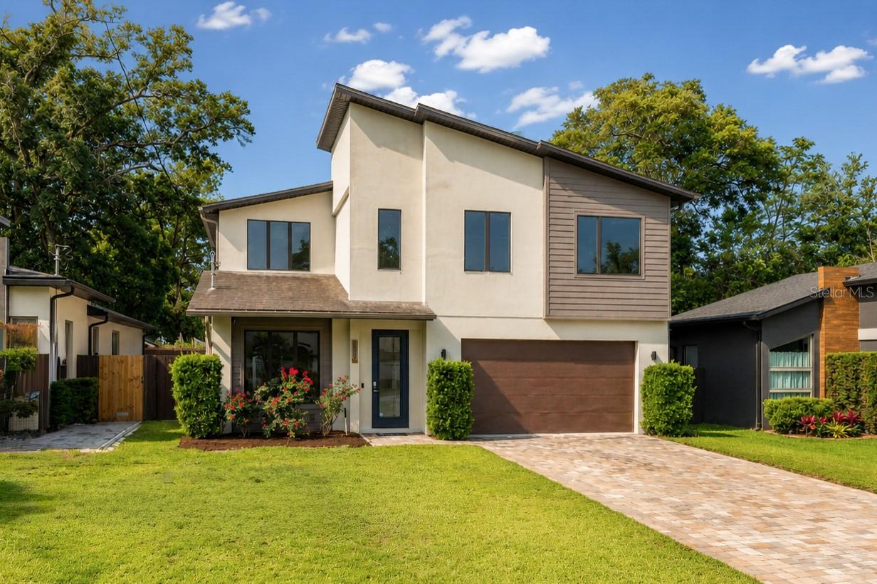 Single Family Residence in ORLANDO, FL - Daniel Dourado