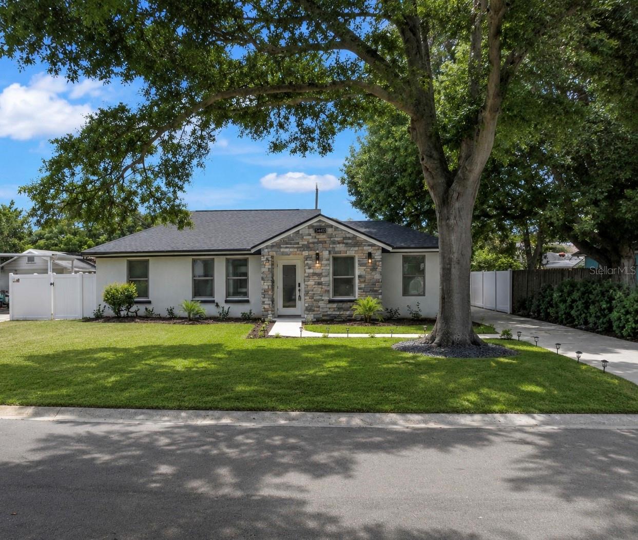 Single Family Residence em ST PETERSBURG, FL - Daniel Dourado