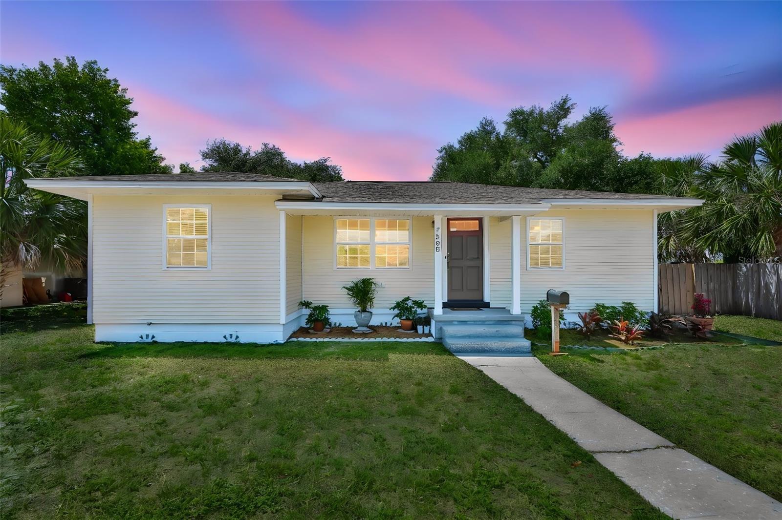 Single Family Residence em ST PETERSBURG, FL - Daniel Dourado