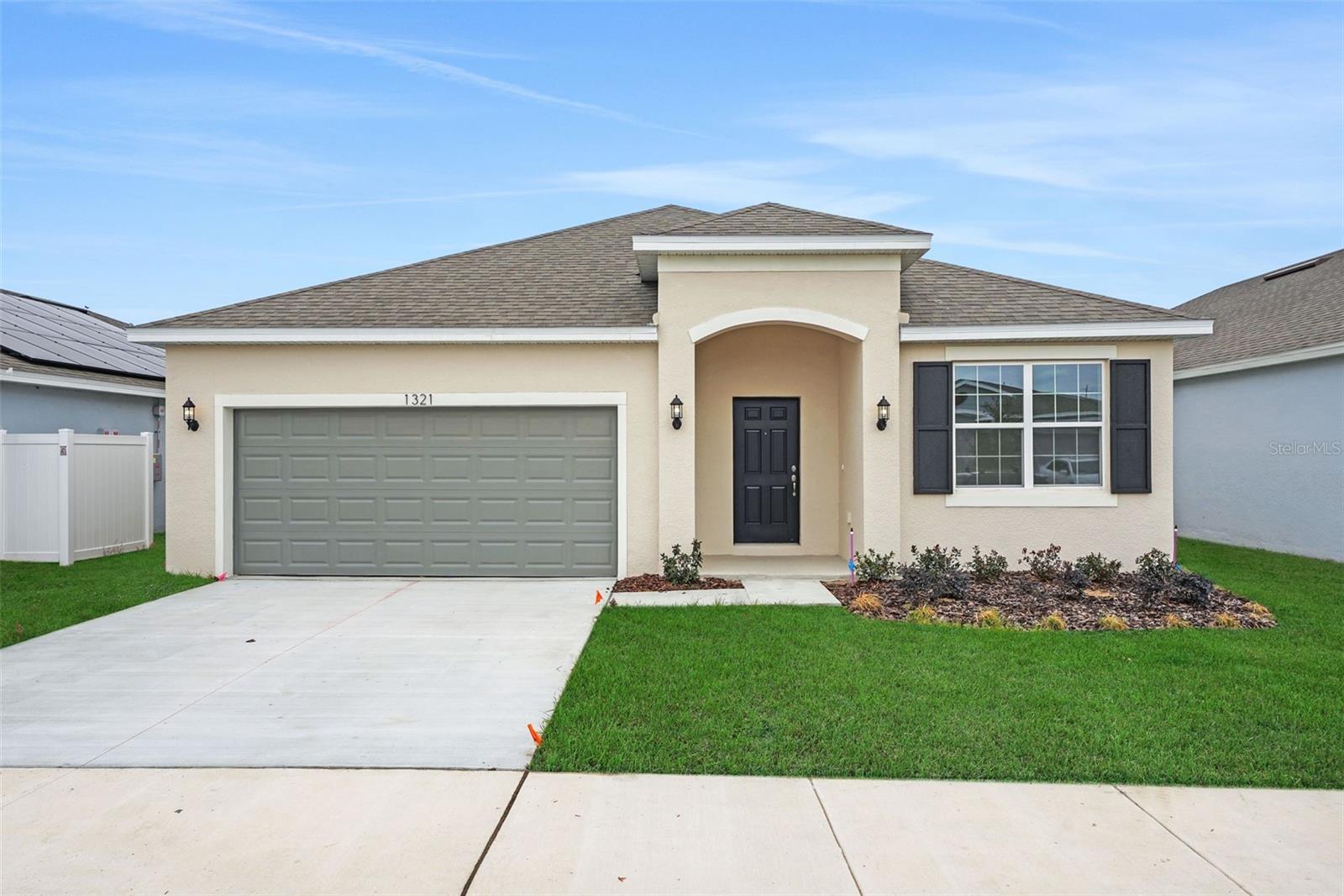 Single Family Residence in ORLANDO, FL - Daniel Dourado
