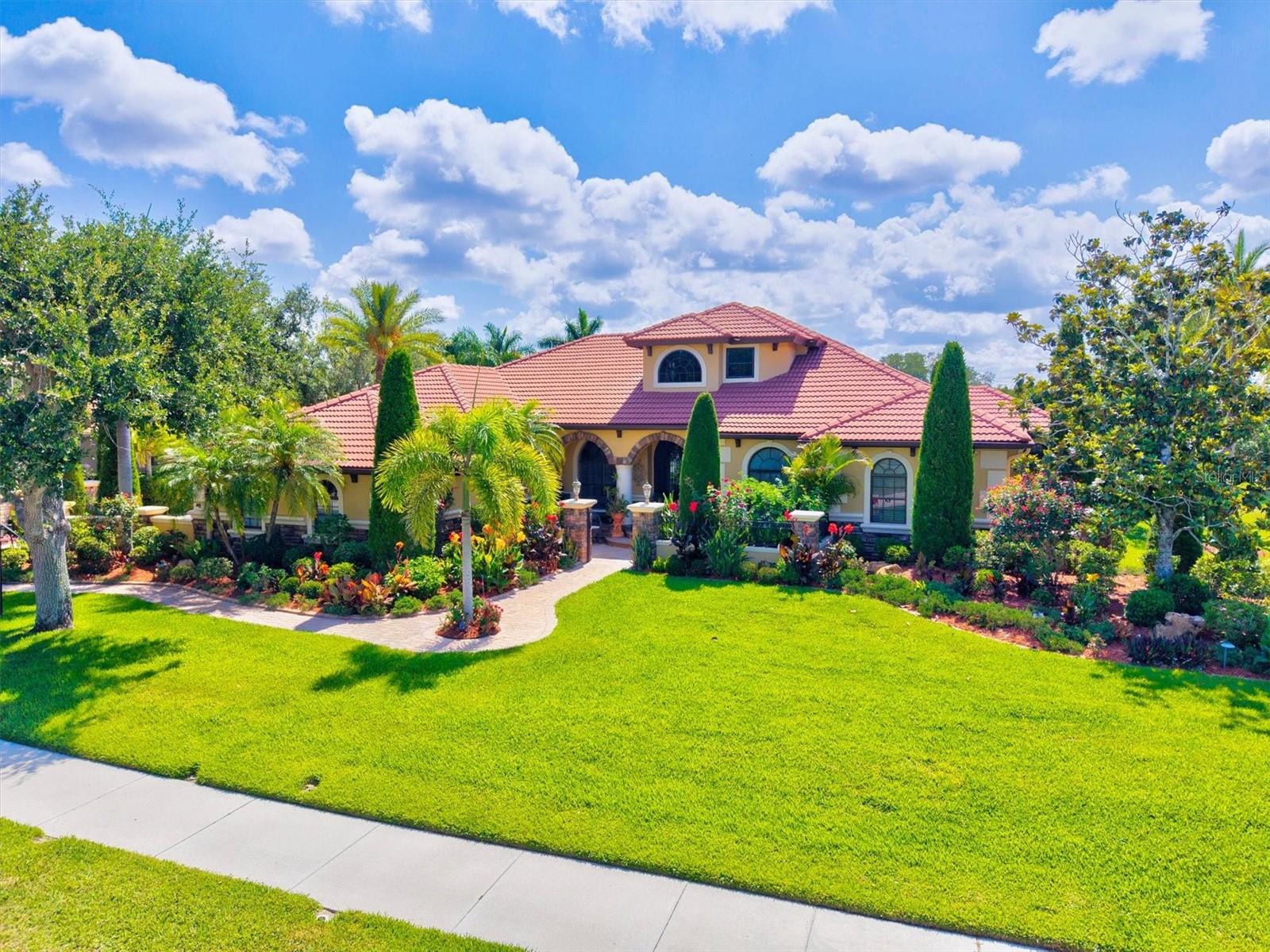 Single Family Residence in SARASOTA, FL - Daniel Dourado