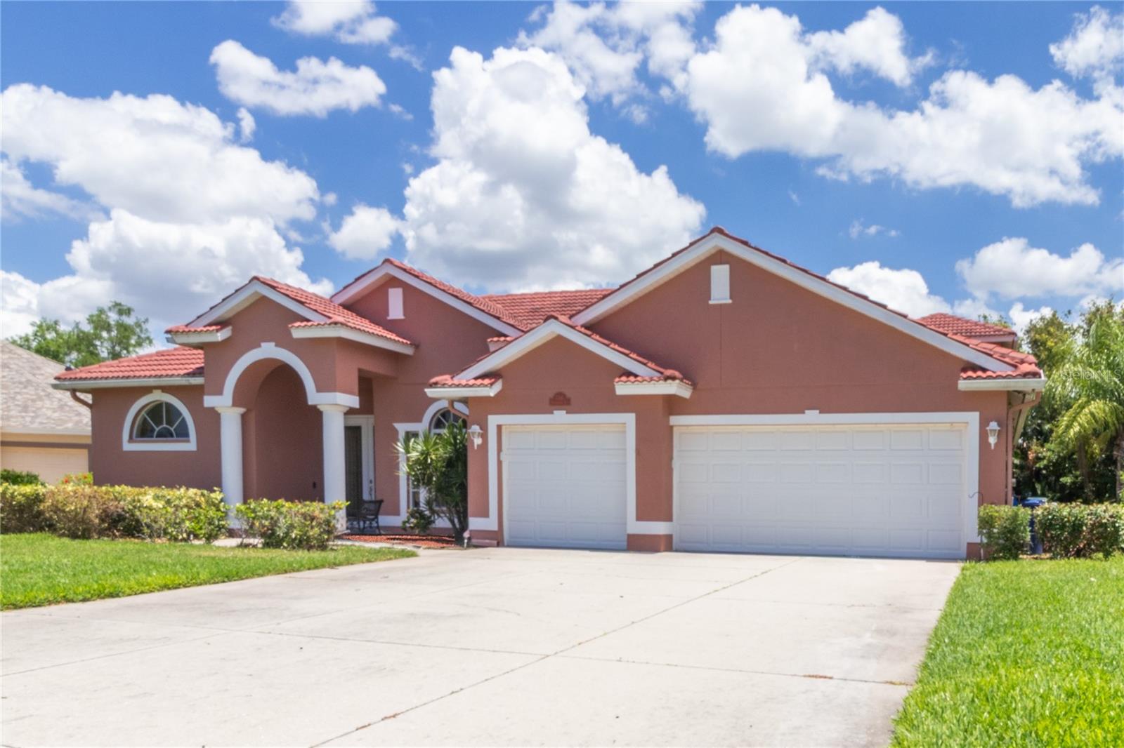 Single Family Residence in SARASOTA, FL - Daniel Dourado