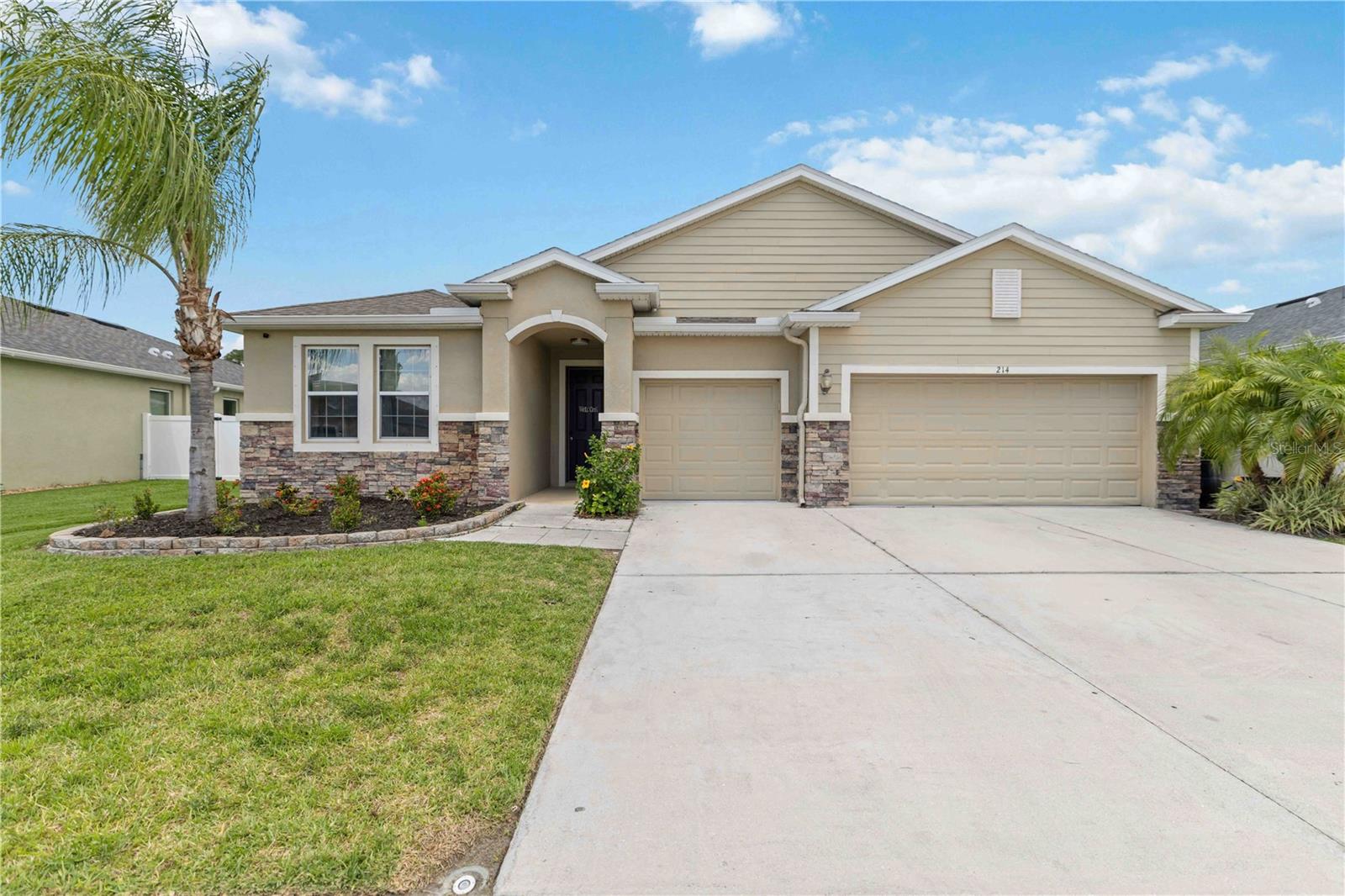 Single Family Residence in BRADENTON, FL - Daniel Dourado